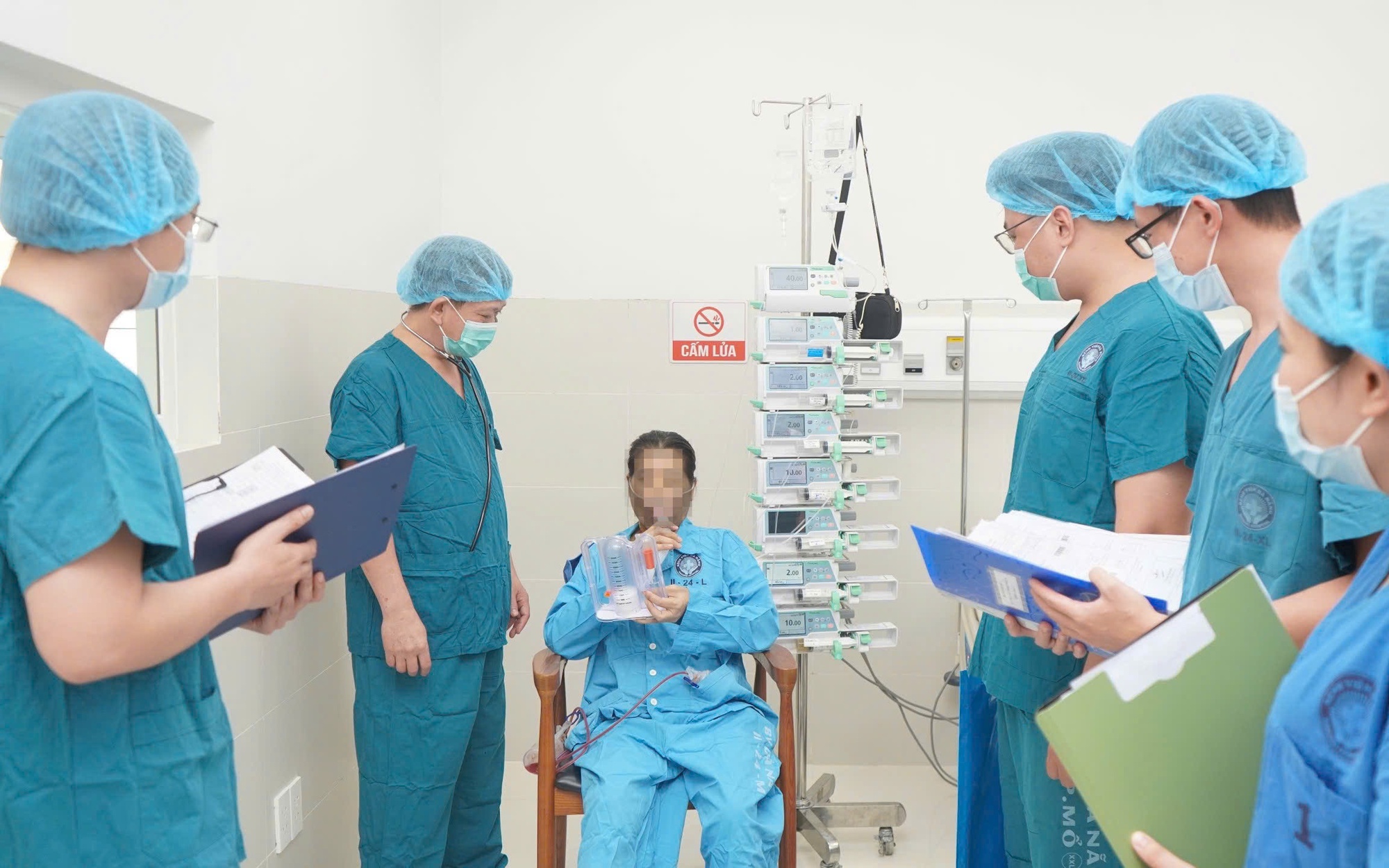 Con trai hiến gan, giành lại sự sống cho mẹ trong giờ phút nguy kịch
