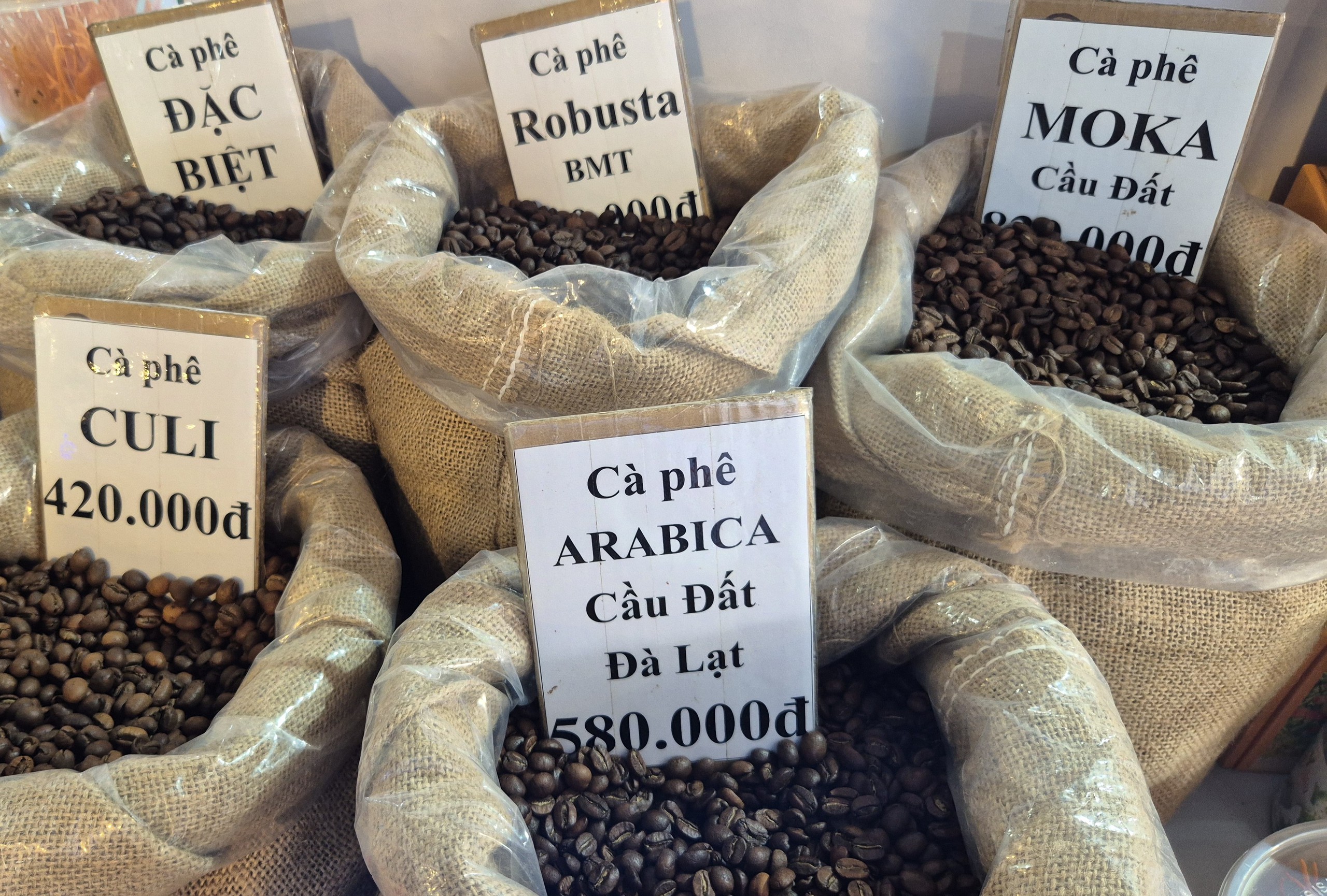 Giá cà phê hôm nay 13 - 2: Tăng mạnh giá Robusta và Arabica trong năm 2026 - Ảnh 2.