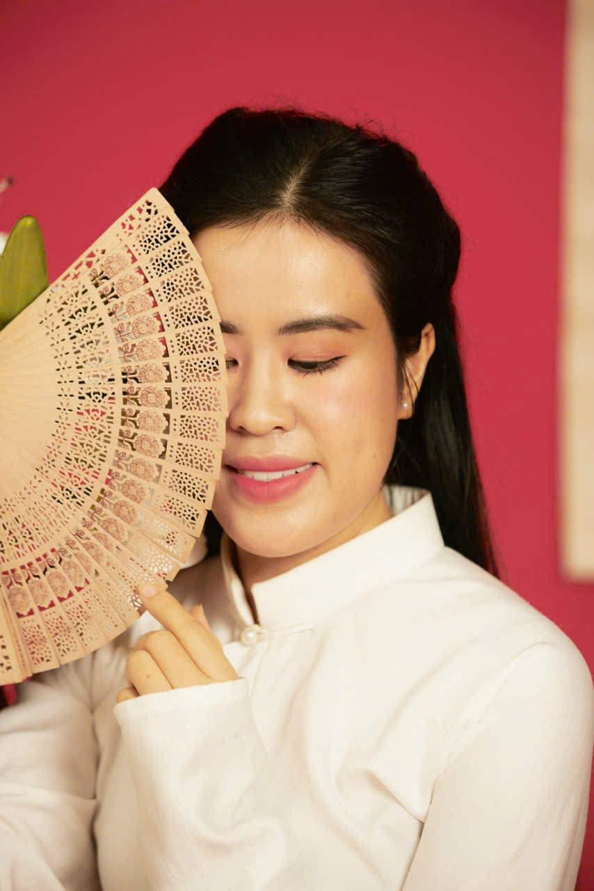 Doanh nh&acirc;n Nguyễn Thị Ngọc Trinh diện &aacute;o d&agrave;i gửi lời ch&uacute;c Tết B&iacute;nh Ngọ - Ảnh 4.