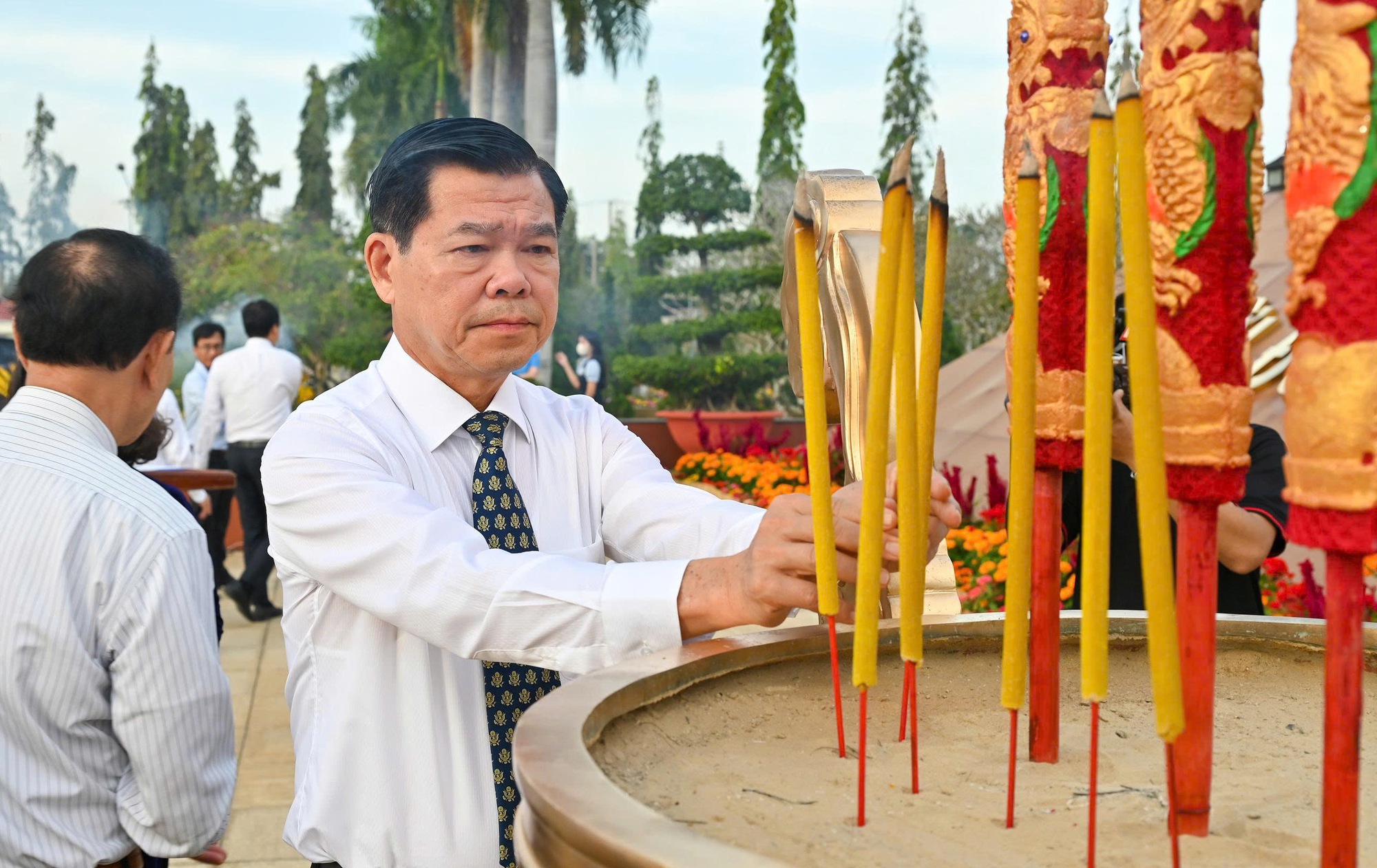 TPHCM long trọng tổ chức lễ viếng Nghĩa trang Liệt sĩ B&agrave; Rịa - Vũng T&agrave;u - Ảnh 3.