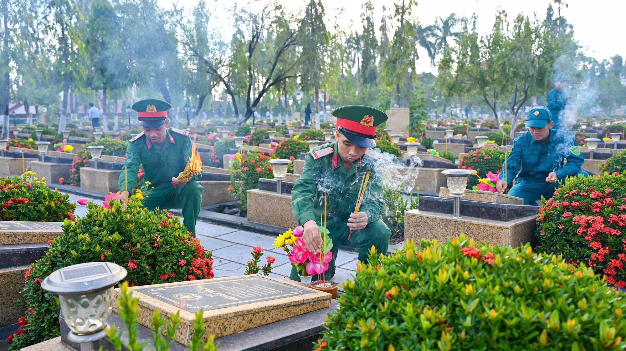 TPHCM long trọng tổ chức lễ viếng Nghĩa trang Liệt sĩ B&agrave; Rịa - Vũng T&agrave;u - Ảnh 6.