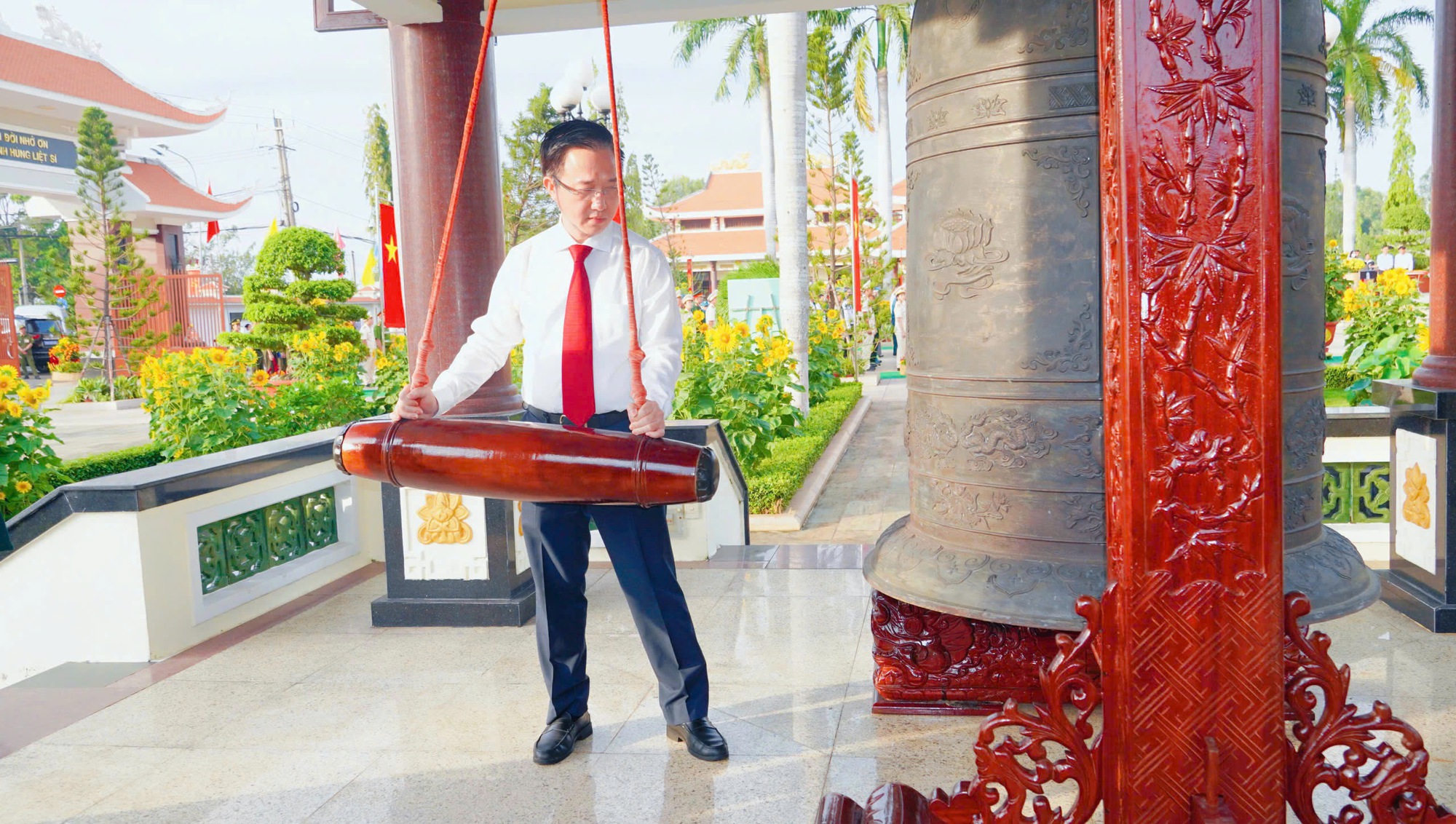 TPHCM long trọng tổ chức lễ viếng Nghĩa trang Liệt sĩ B&agrave; Rịa - Vũng T&agrave;u - Ảnh 5.