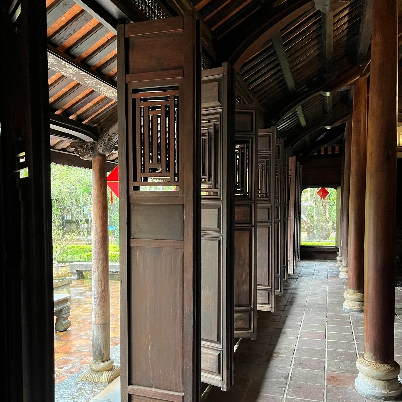 Những ngôi nhà rường cổ ở Huế: Sự thật vua Nguyễn ban lệnh không được dùng gỗ lim - Ảnh 3.