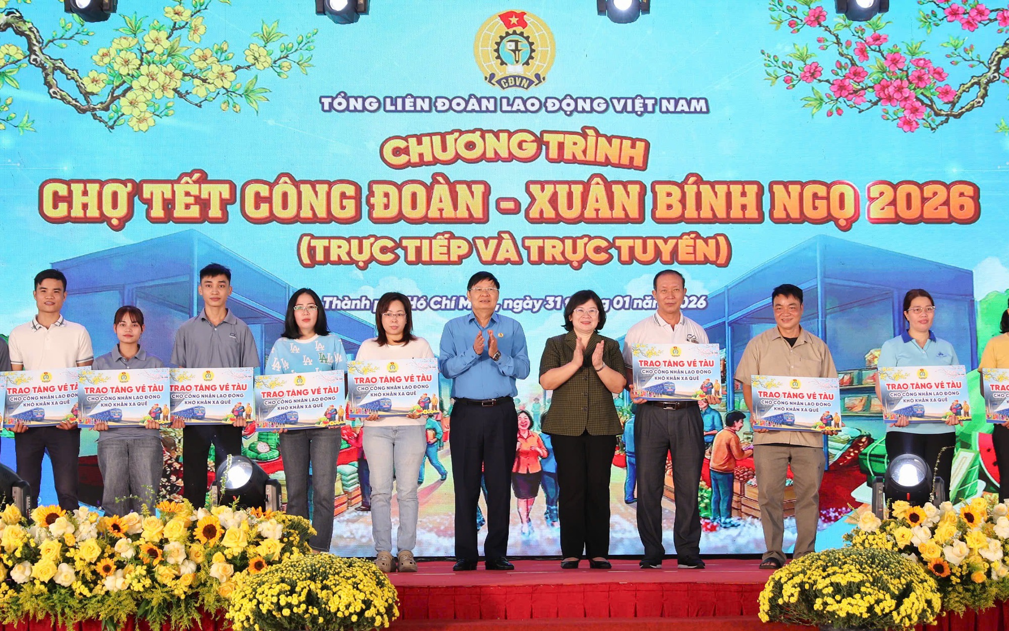 Chợ Tết Công đoàn trực tuyến phục vụ 215.000 lượt công nhân lao động mua sắm trị giá gần 110 tỉ đồng