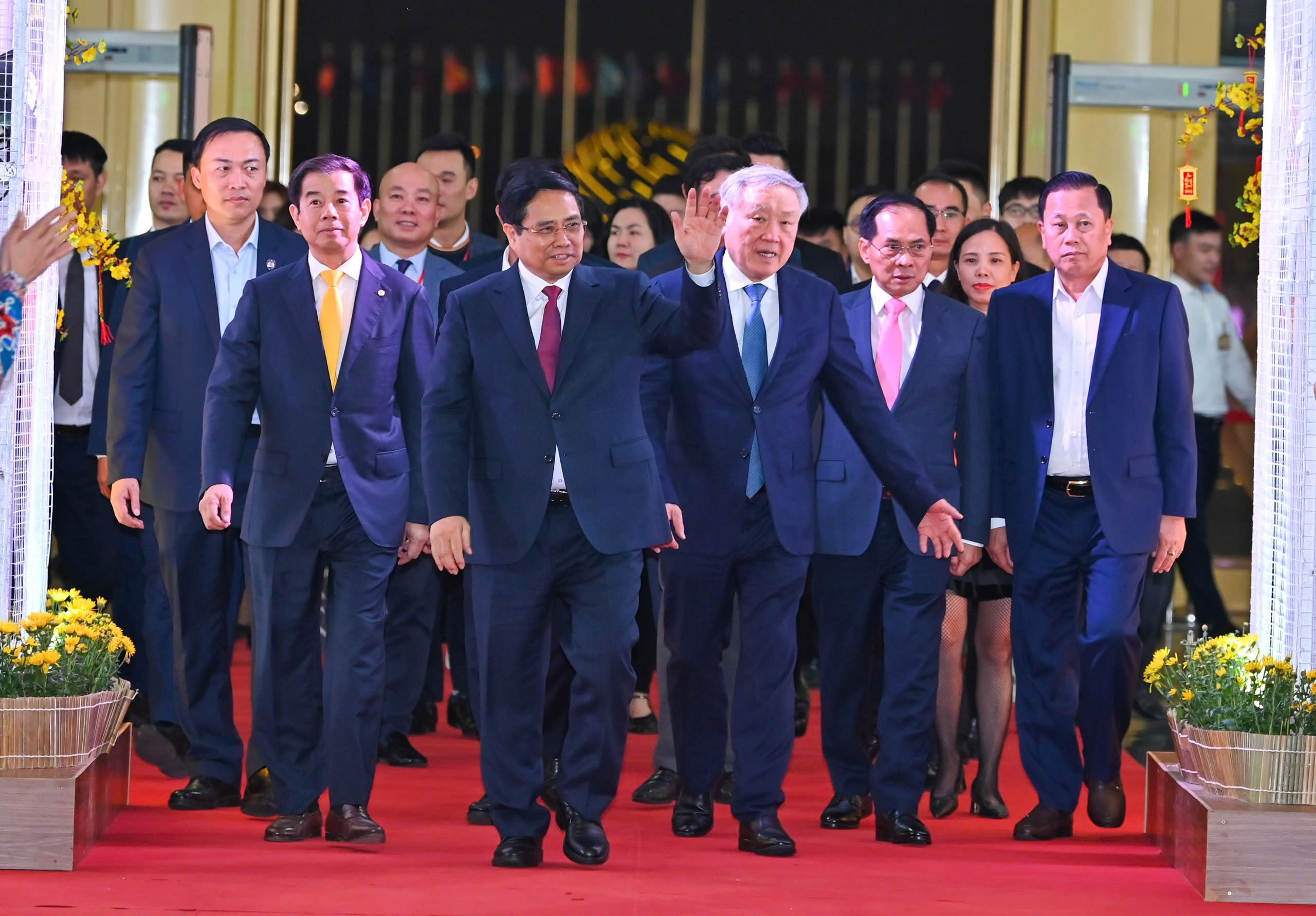 Thủ tướng Phạm Minh Ch&iacute;nh ph&aacute;t biểu tại Hội chợ M&ugrave;a Xu&acirc;n 2026 v&agrave; những thắng lợi mới - Ảnh 1.