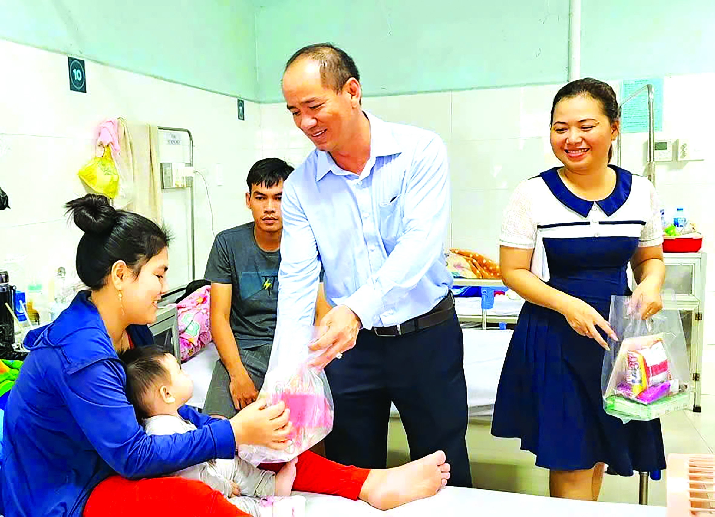 Xây dựng môi trường y tế nhân văn, an toàn - Ảnh 1.
