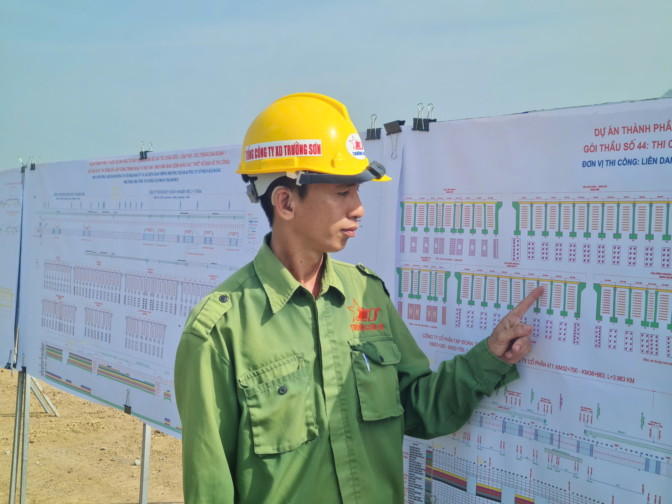 L&atilde;nh đạo tỉnh An Giang động vi&ecirc;n c&ocirc;ng nh&acirc;n thi c&ocirc;ng cao tốc Cần Thơ - Ch&acirc;u Đốc - S&oacute;c Trăng - Ảnh 5.