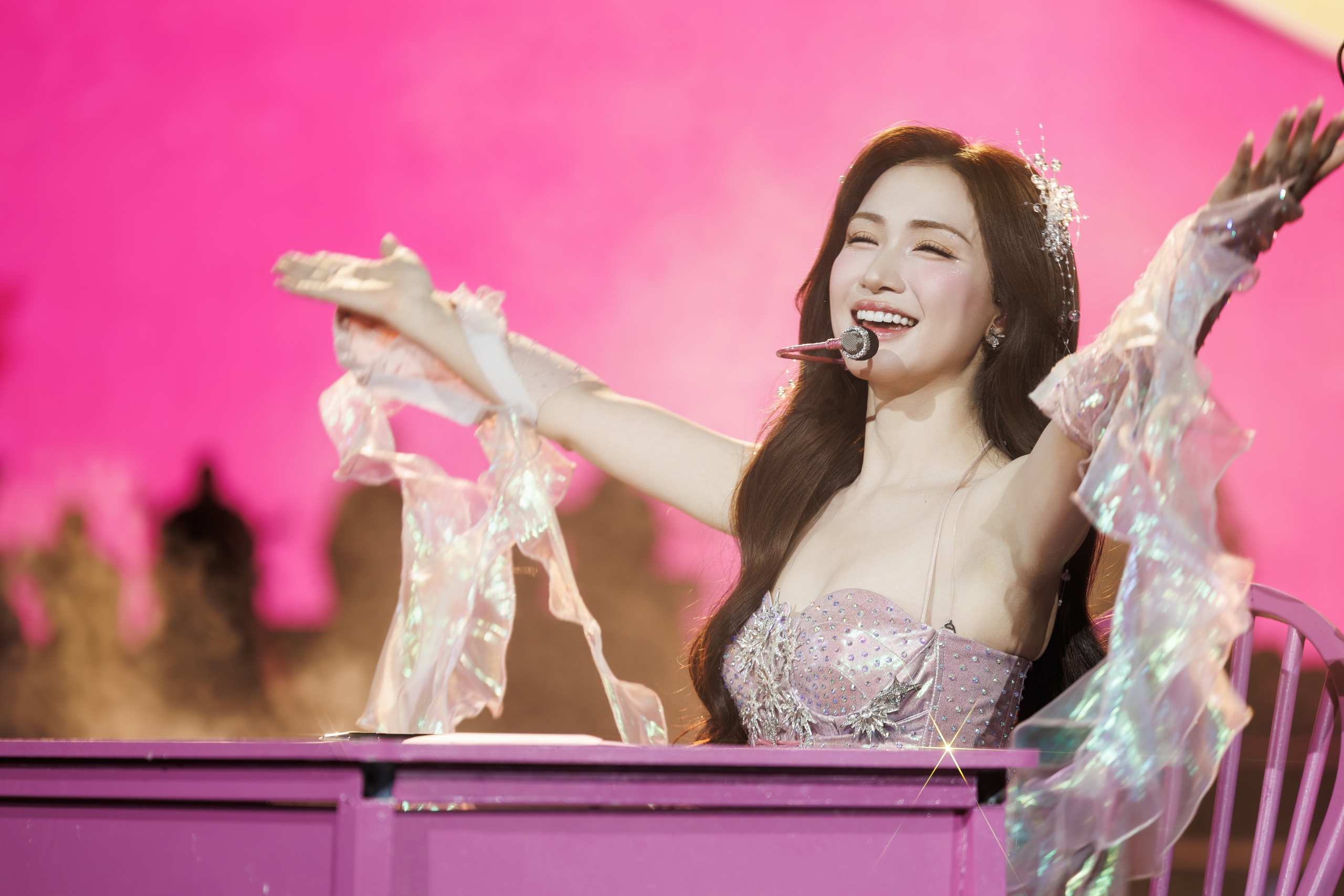 Hòa Minzy: 12 năm bền bỉ để chạm tới "mùa vàng" thành tích - Ảnh 4.