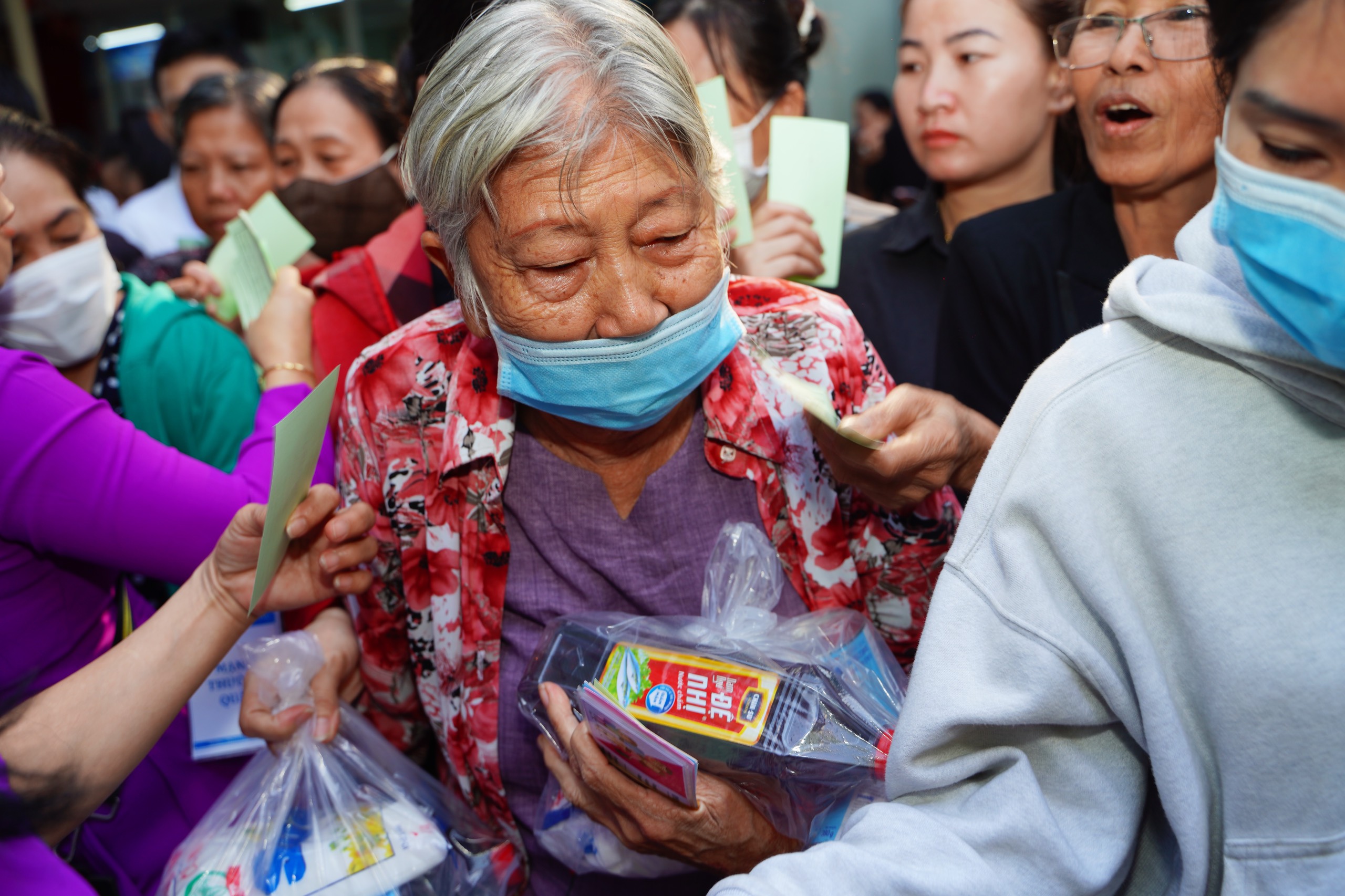 Những món quà ý nghĩa đến với bệnh nhân, người khuyết tật dịp Tết - Ảnh 2.