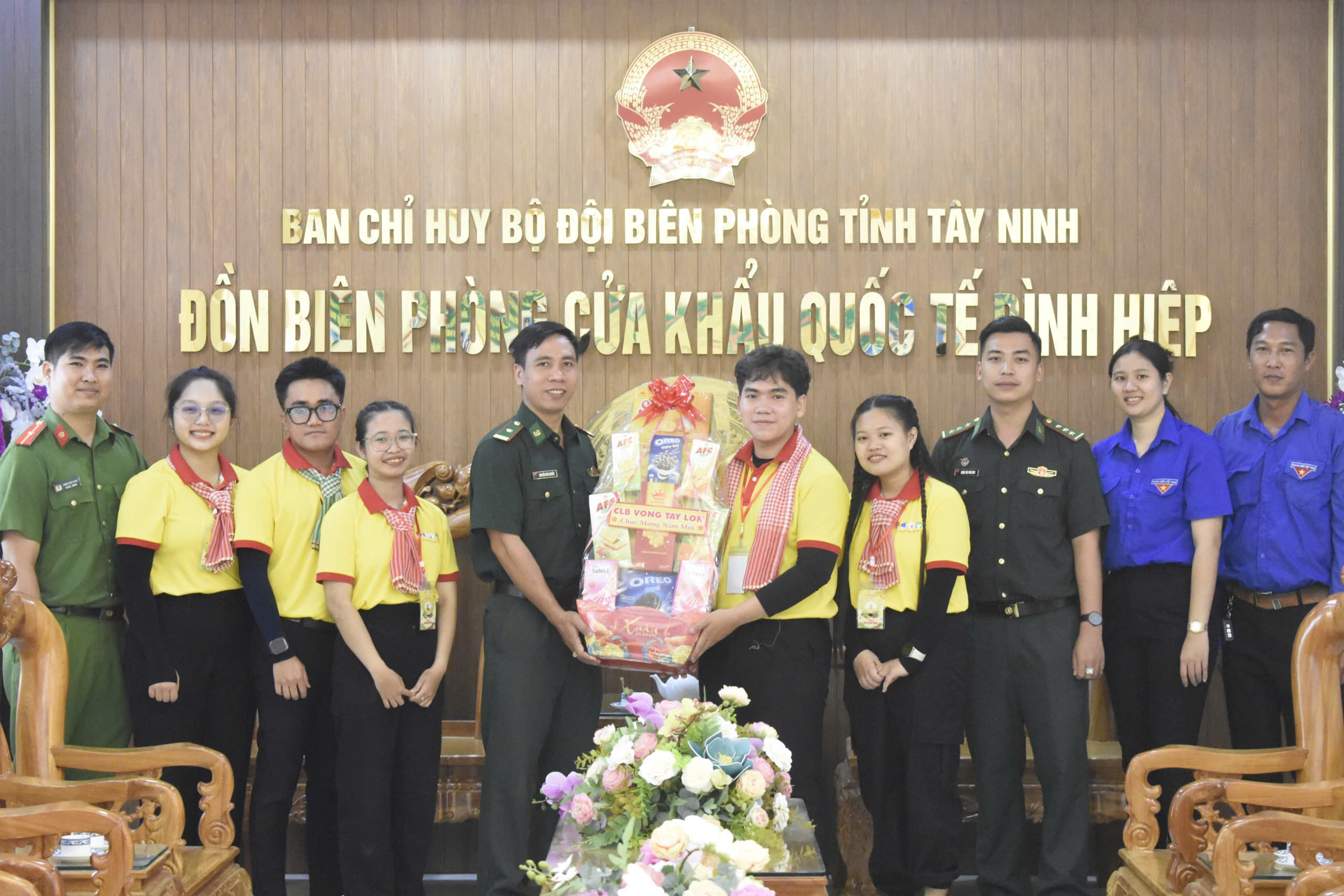 Mang Xuân về xã biên giới - Ảnh 6.