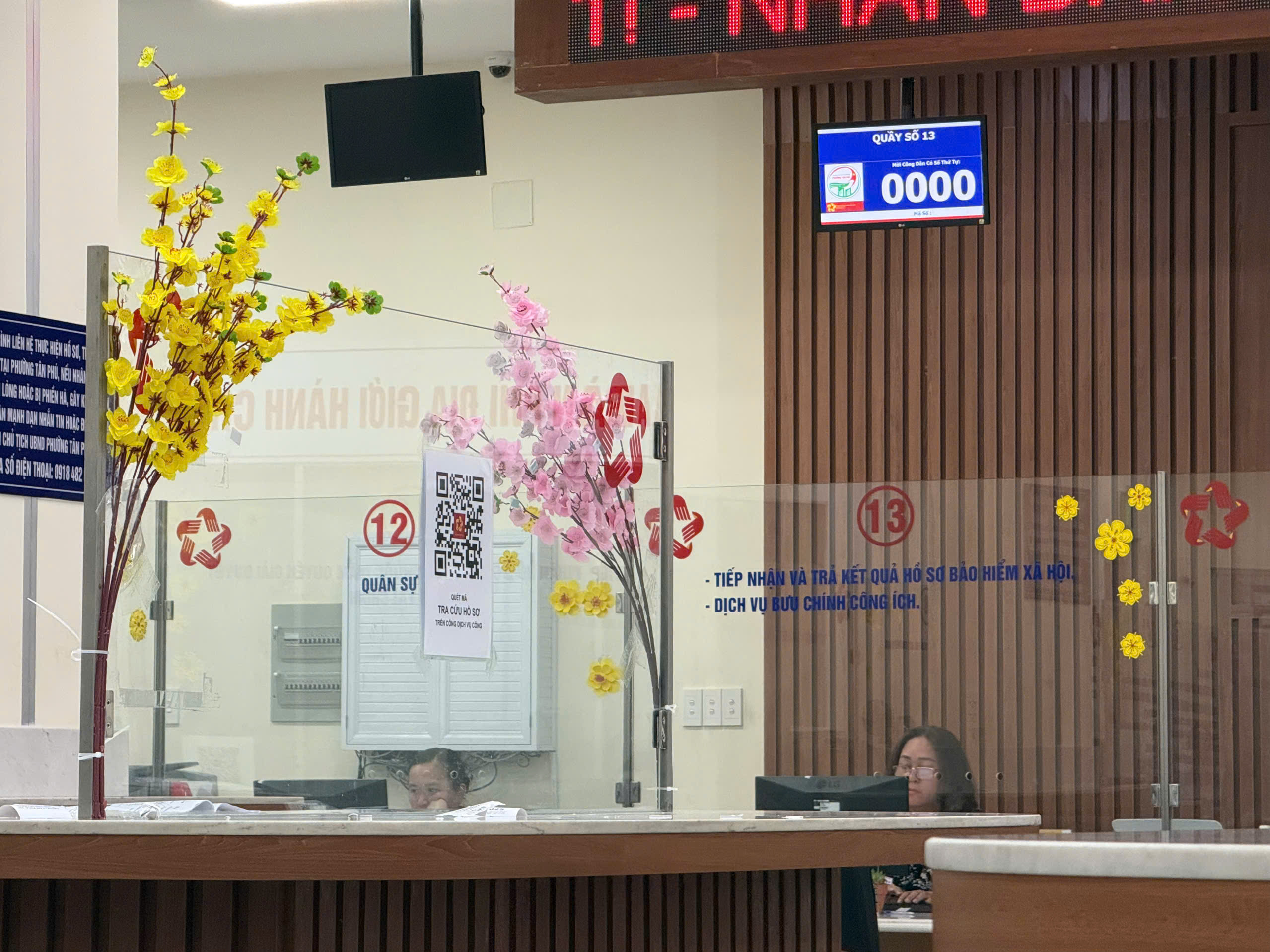 TPHCM rực rỡ sắc màu những ngày Tết đến Xuân về - Ảnh 19.