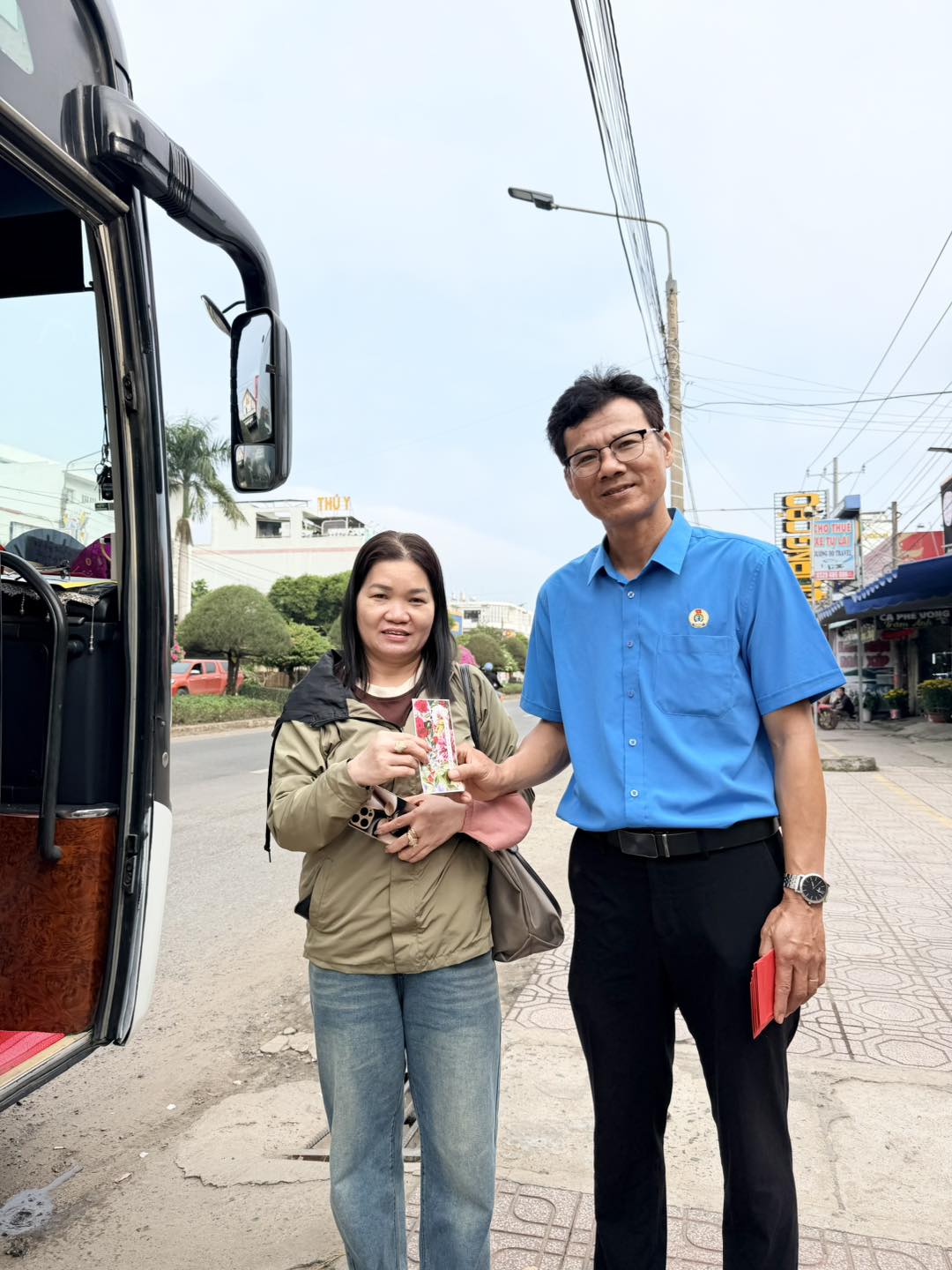 Xúc động chuyến tàu, xe Xuân chở công nhân Đồng Nai về quê - Ảnh 11.