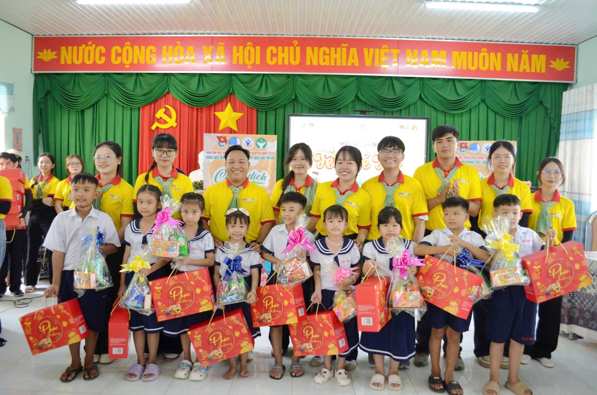 Mang Xuân về xã biên giới - Ảnh 45.