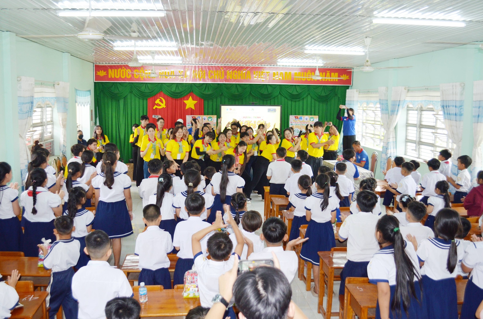 Mang Xuân về xã biên giới - Ảnh 40.