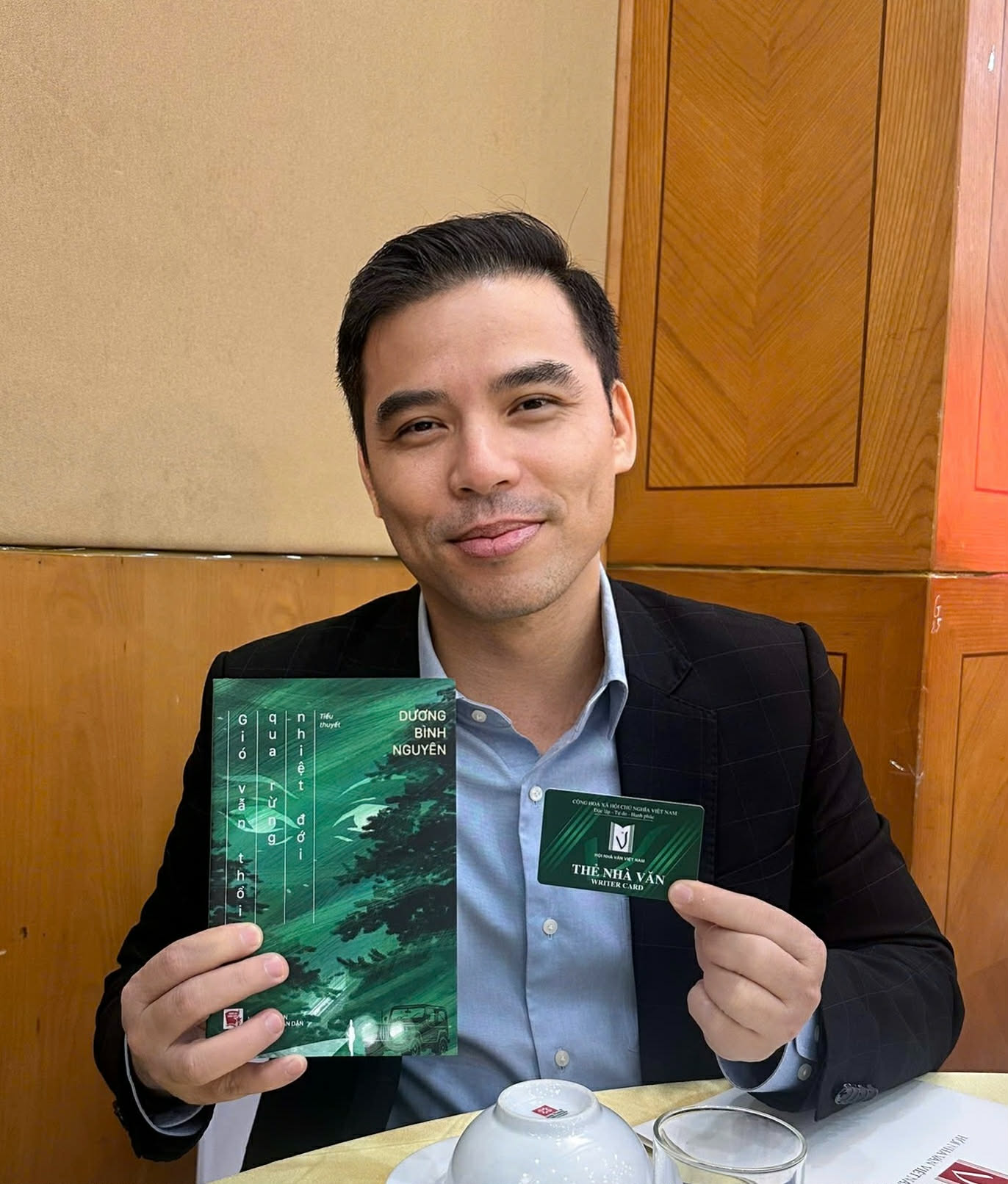 Nh&agrave; văn Dương B&igrave;nh Nguy&ecirc;n: T&ocirc;i lu&ocirc;n bị &aacute;m ảnh điều g&igrave; khiến người b&igrave;nh thường th&agrave;nh kẻ g&acirc;y &aacute;n - Ảnh 1.