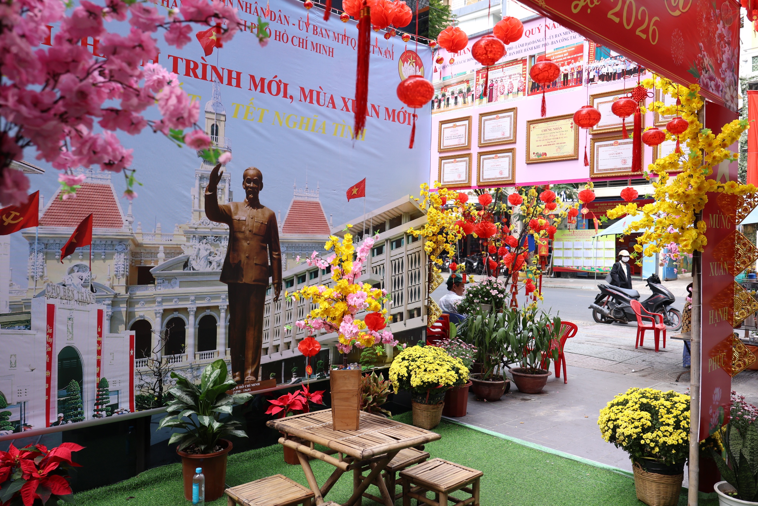 Xuân trong từng con hẻm ở TPHCM - Ảnh 2.