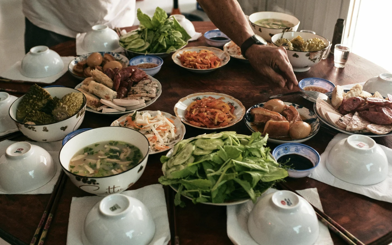 Bác sĩ bật mí nguyên tắc vàng ăn Tết khoẻ mạnh