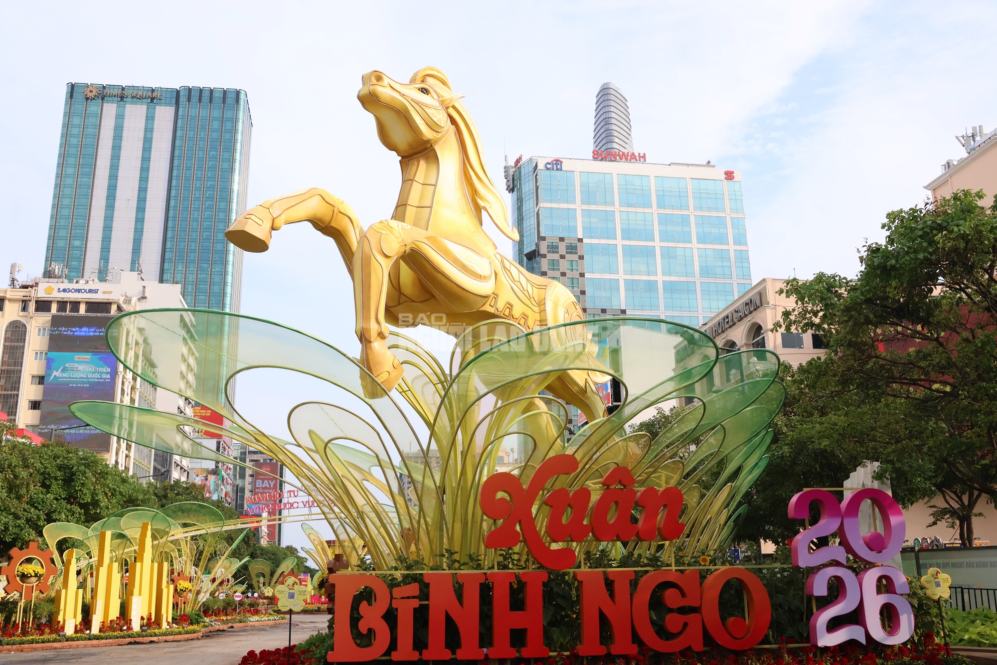 Hé lộ linh vật Ngựa ở Đường hoa Nguyễn Huệ trước giờ G - Ảnh 1.