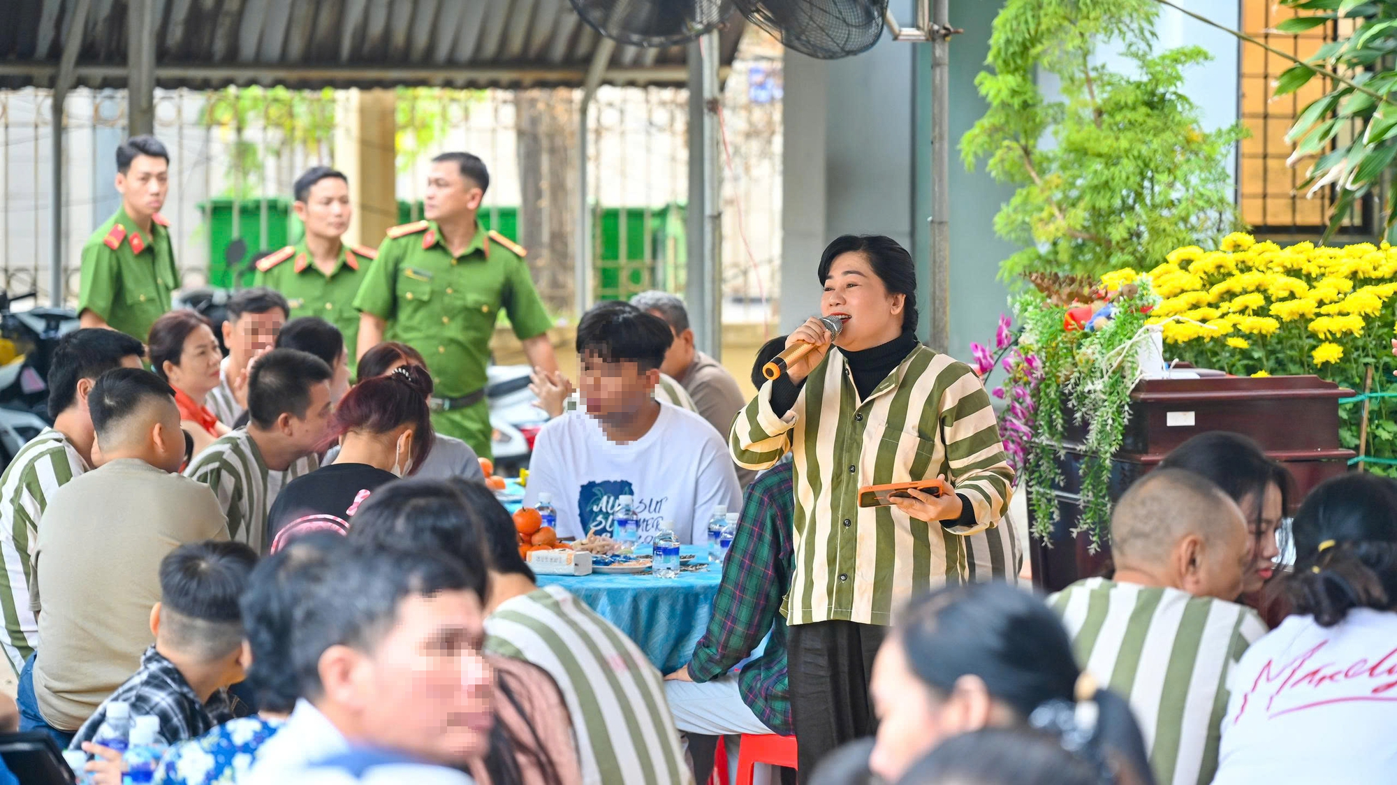 Thắp hy vọng hoàn lương từ "Ngày hội gia đình phạm nhân" - Ảnh 2.
