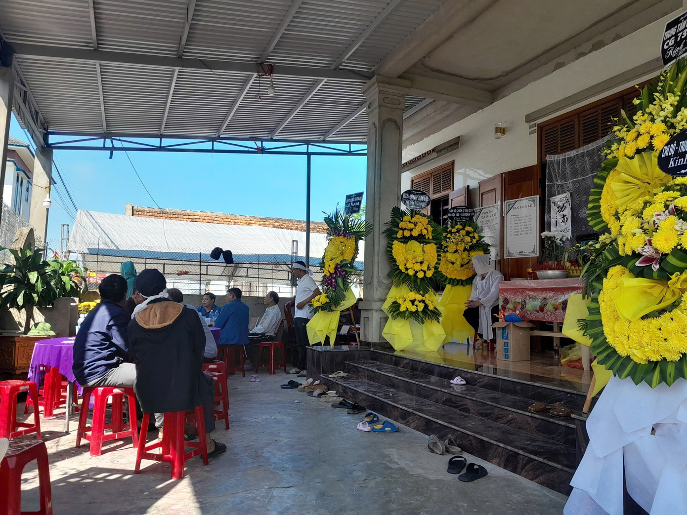 Trang trí Tết ở Quảng Trị: Một người tử vong do tai nạn thương tâm - Ảnh 1.