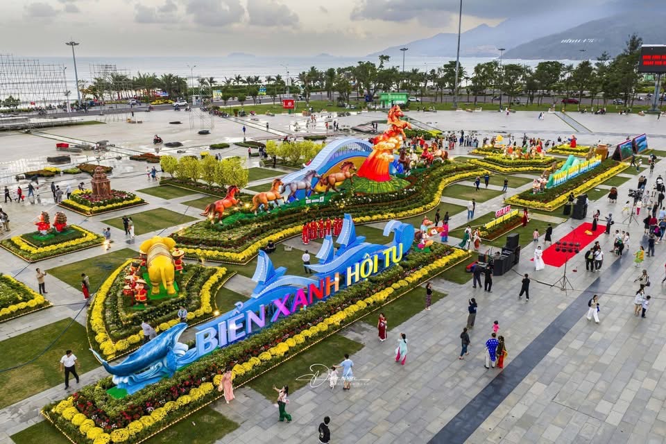 Đổ xô check-in linh vật ngựa “mặt cộc” gây bão mạng xã hội ở phố biển Quy Nhơn - Ảnh 23.