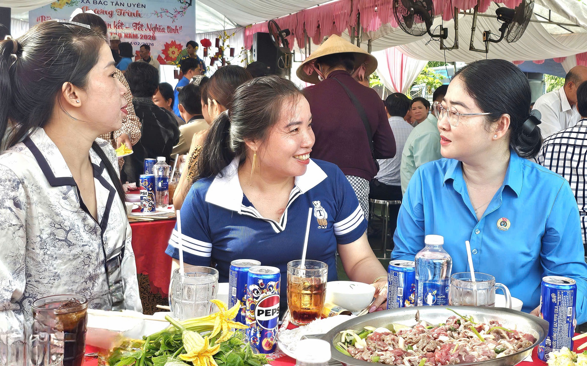 CLIP: Mâm cơm đặc biệt ngày Tết tại khu nhà trọ