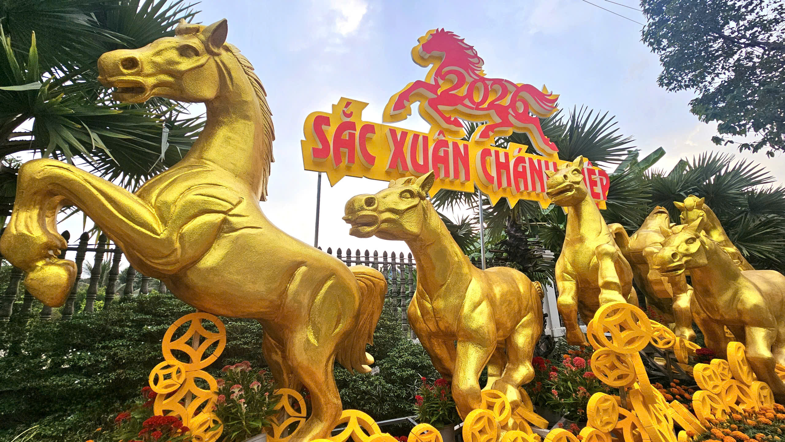 Dàn linh vật ngựa Mã đáo thành công thu hút du khách tại phường Chánh Hiệp 2026 - Ảnh 5.