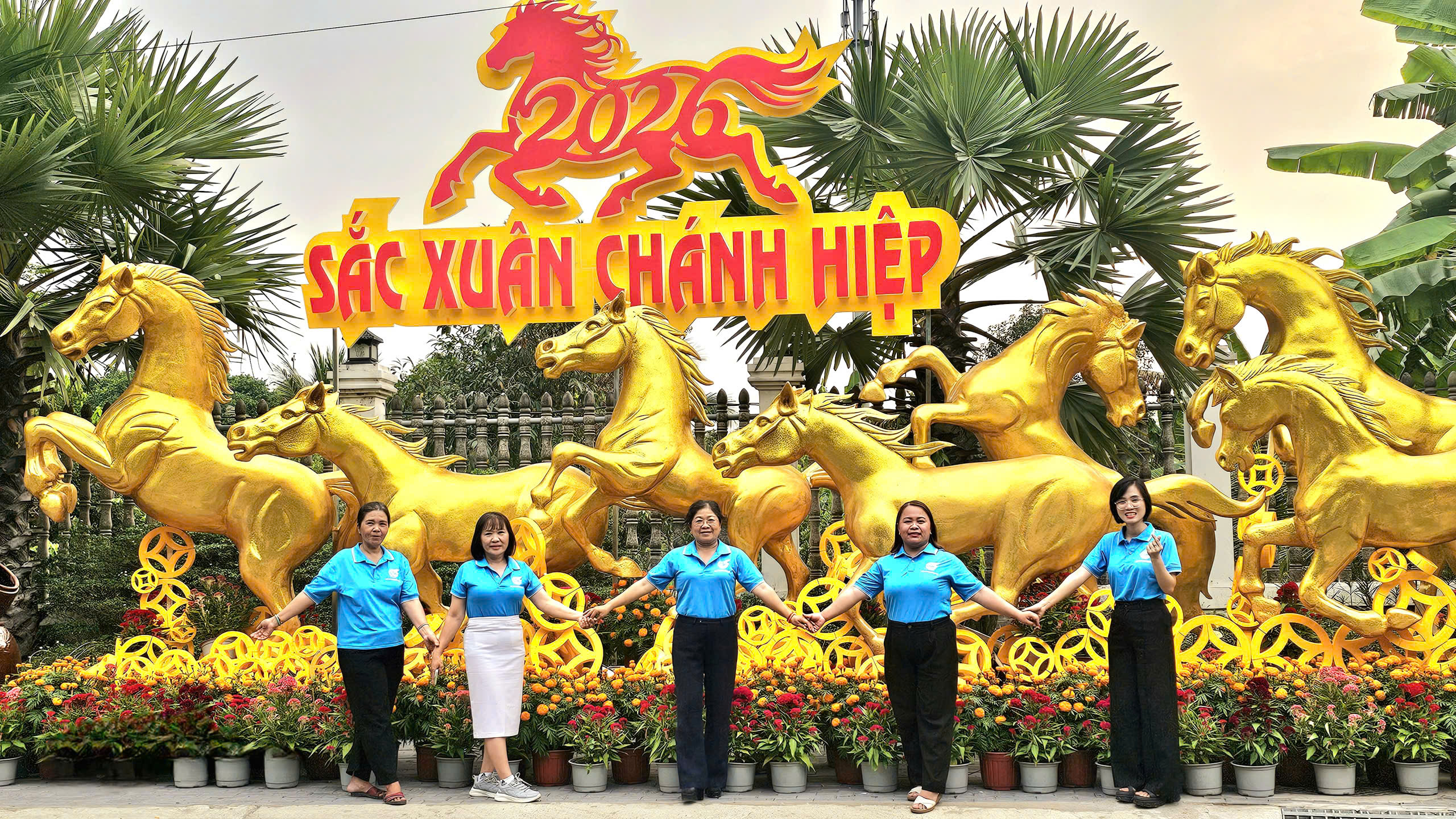 Dàn linh vật ngựa Mã đáo thành công thu hút du khách tại phường Chánh Hiệp 2026 - Ảnh 2.
