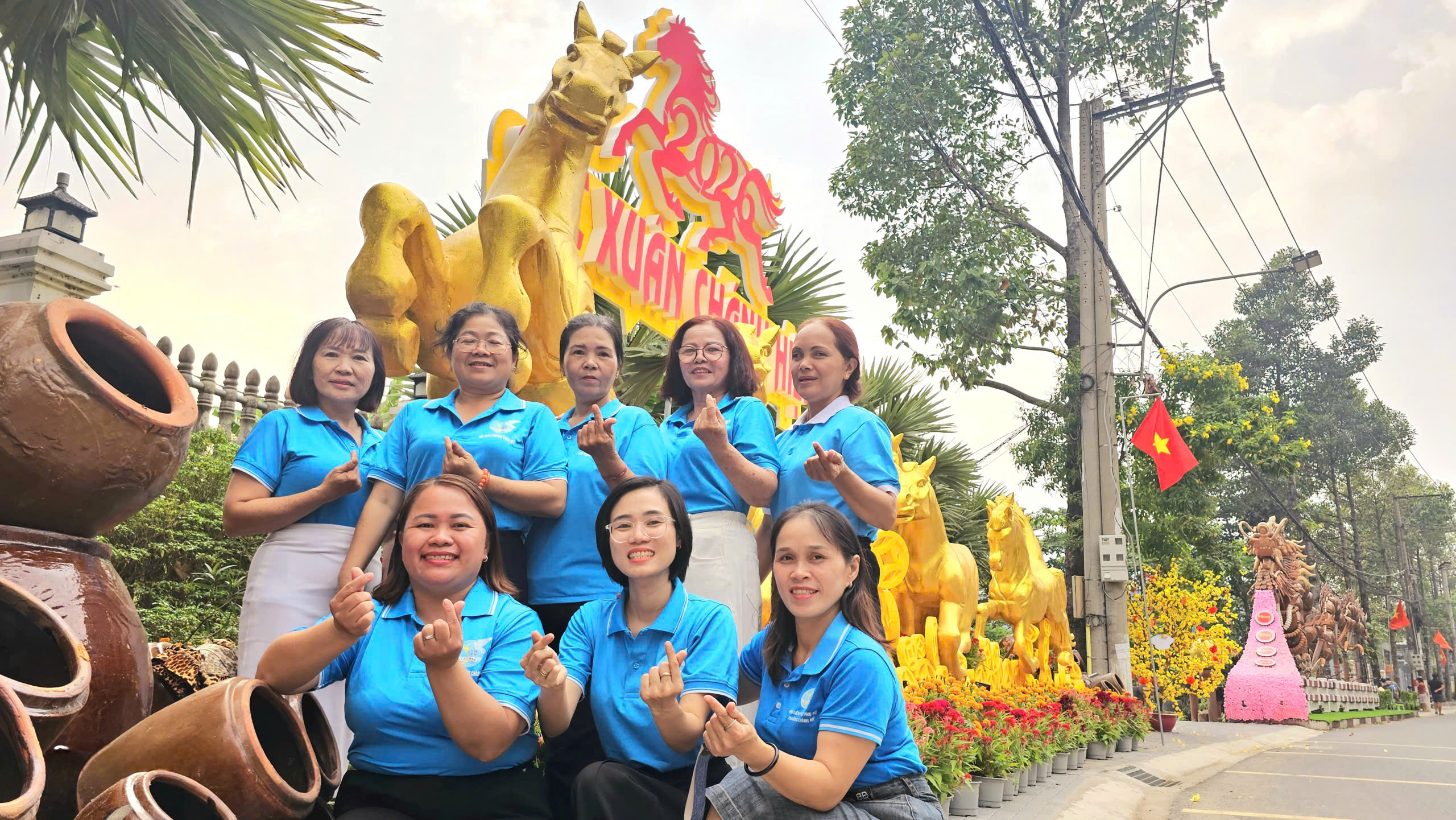 Dàn linh vật ngựa Mã đáo thành công thu hút du khách tại phường Chánh Hiệp 2026 - Ảnh 6.