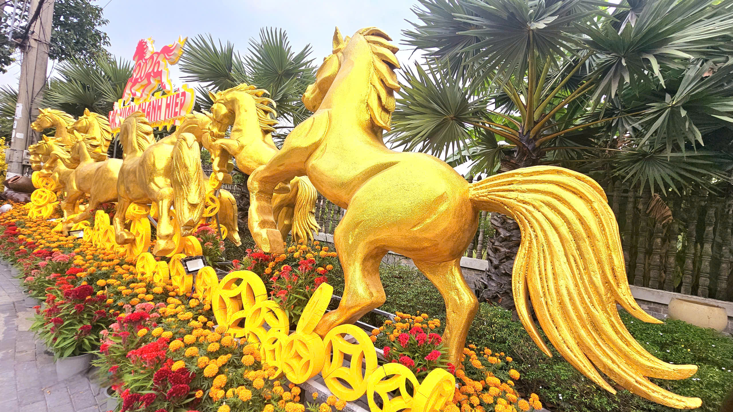 Dàn linh vật ngựa Mã đáo thành công thu hút du khách tại phường Chánh Hiệp 2026 - Ảnh 4.