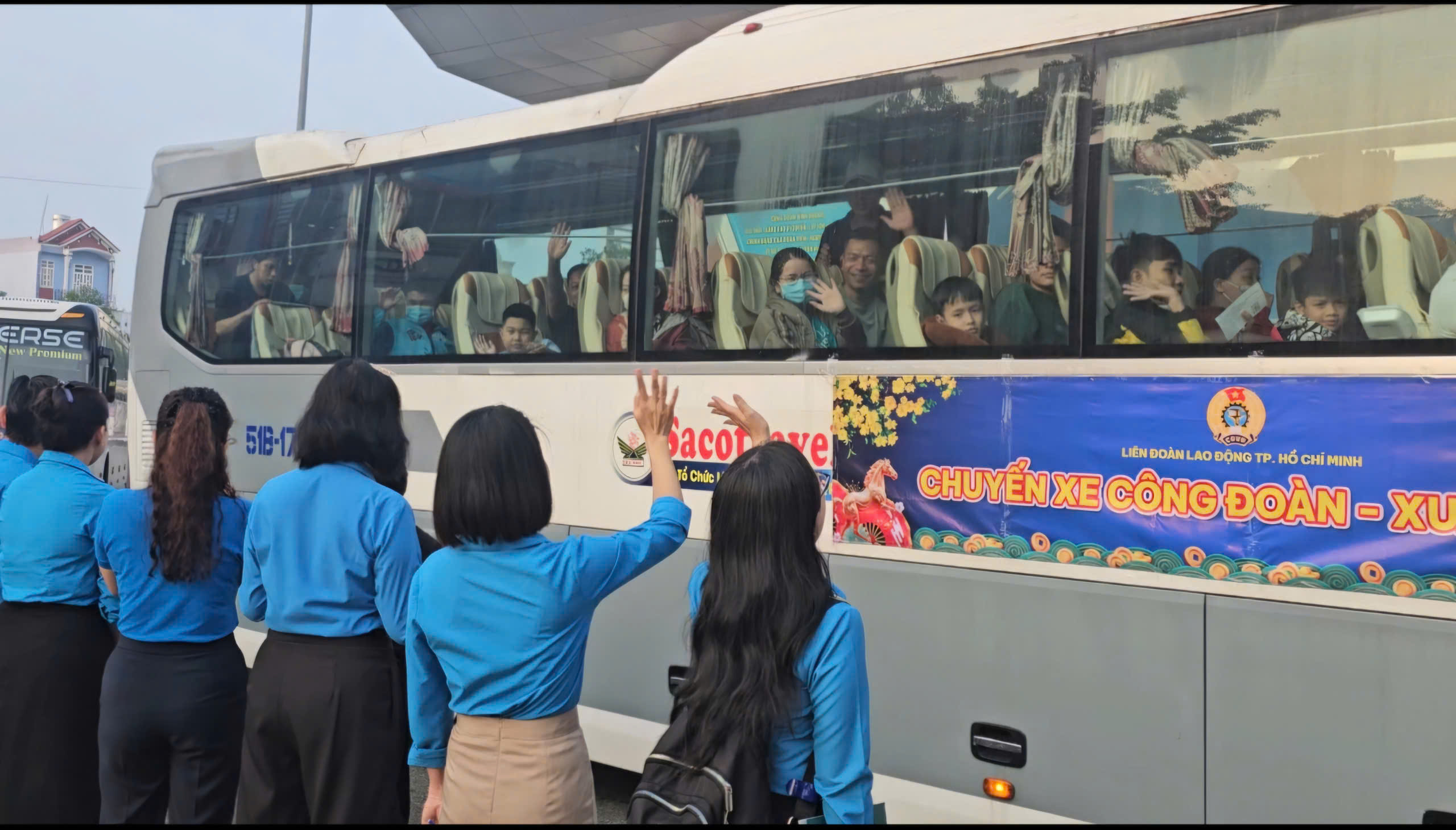 Chuyến xe "0 đồng" từ thủ phủ công nghiệp chở công nhân về quê đón Tết - Ảnh 1.