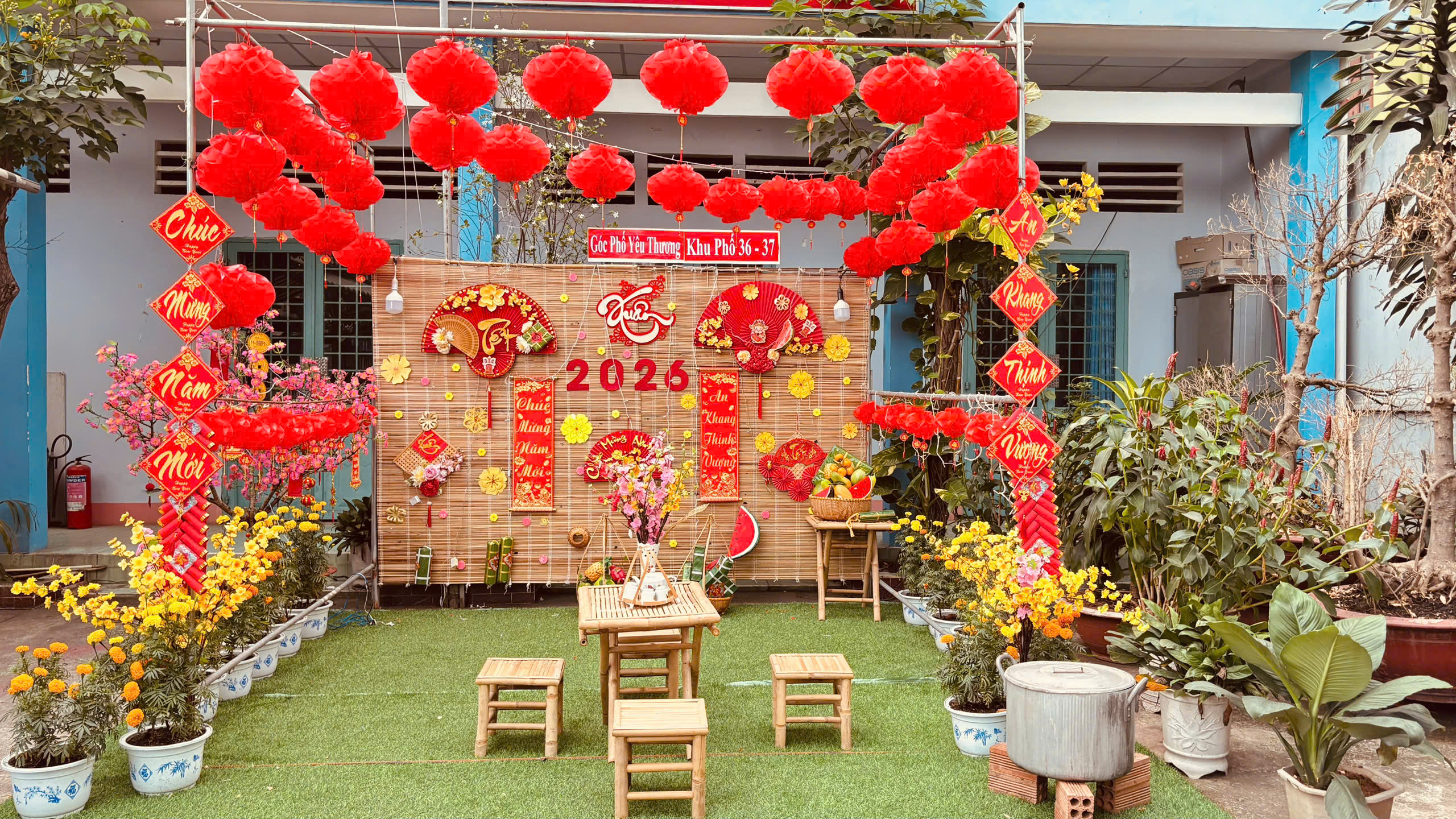 TPHCM rực rỡ sắc màu những ngày Tết đến Xuân về - Ảnh 15.