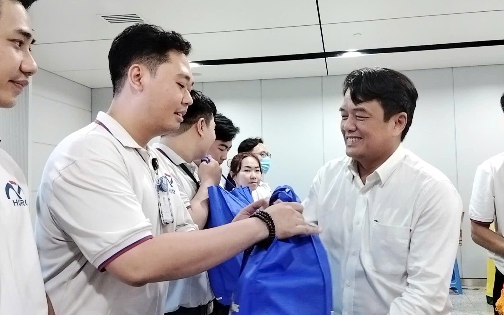 Nhìn lại một năm thăng trầm thị trường việc làm - Ảnh 2.