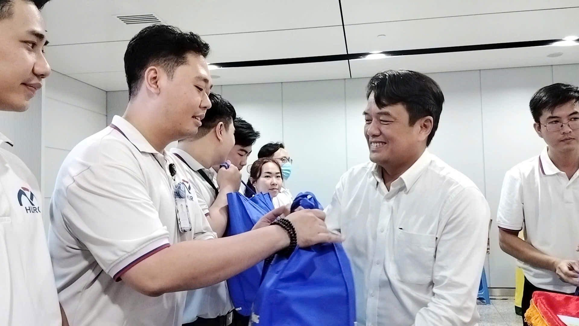 Chủ tịch LĐLĐ TPHCM động viên người lao động làm việc xuyên Tết - Ảnh 3.