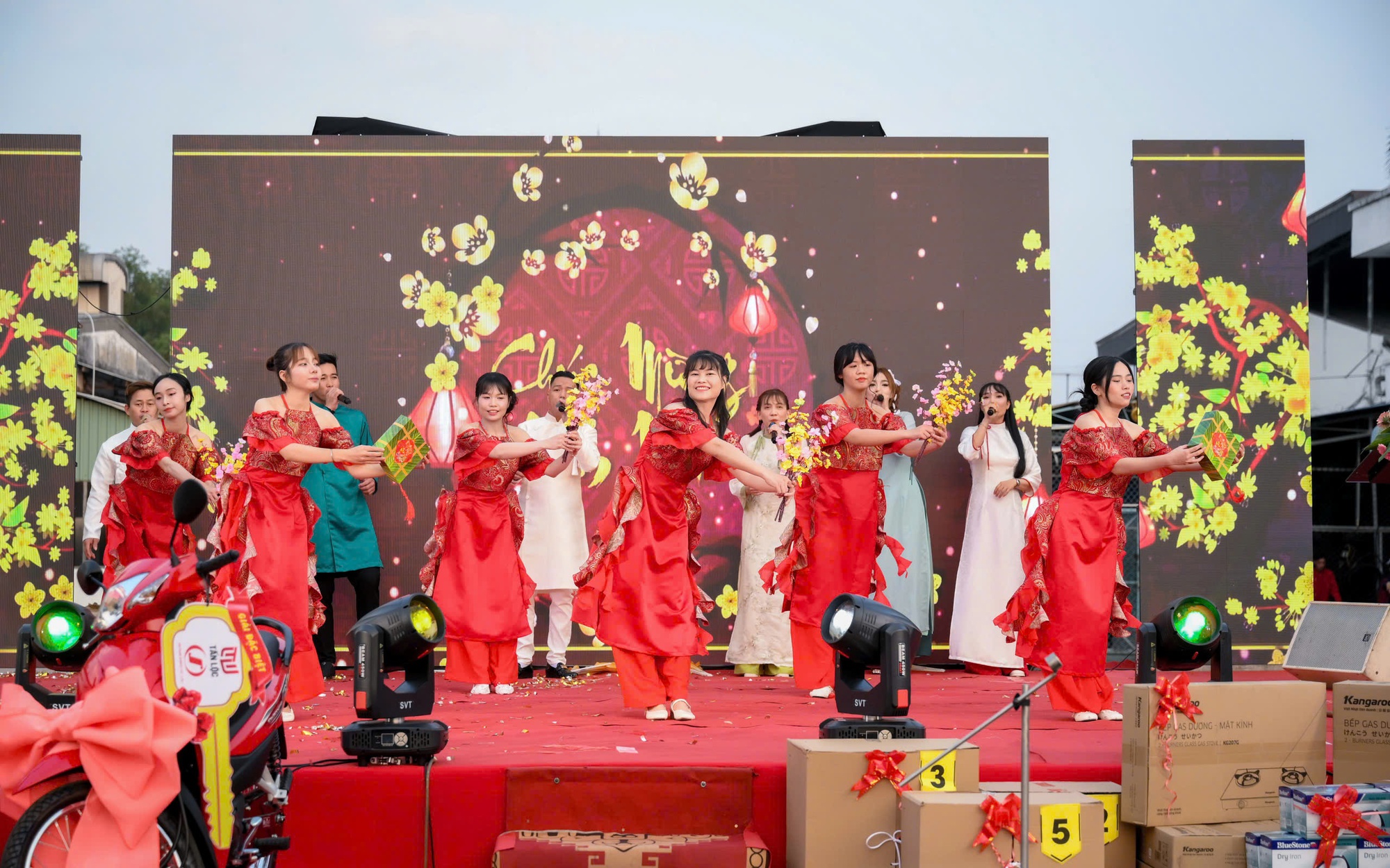 Nhiều hoạt động vui Tết ý nghĩa cho người lao động