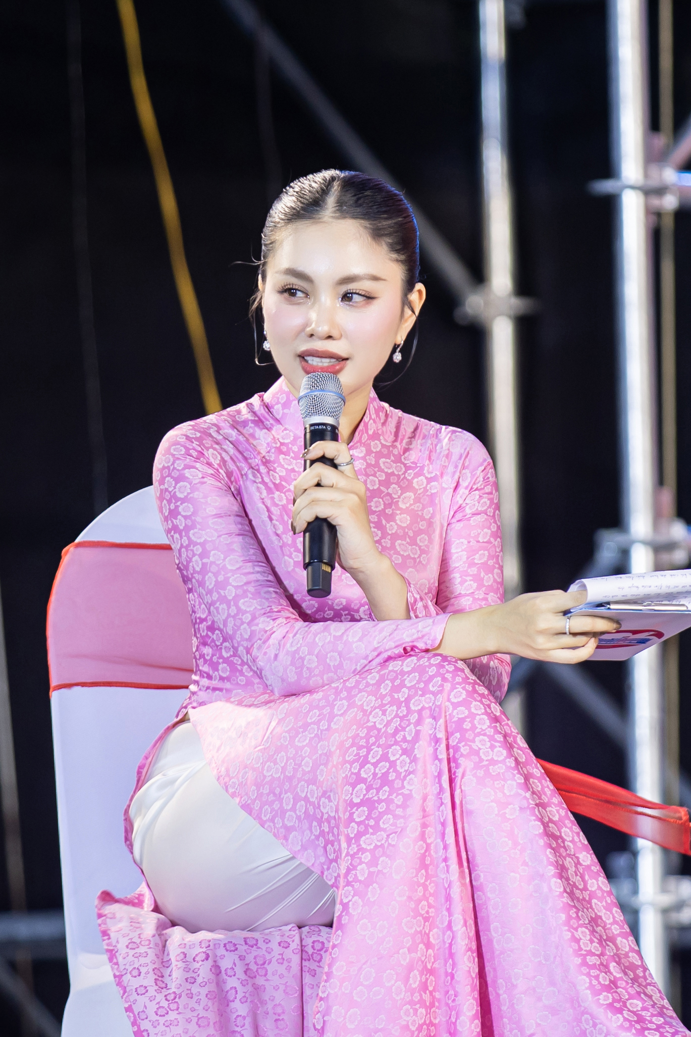 Nữ MC từng l&agrave; &aacute; hậu, li&ecirc;n tục dẫn c&aacute;c chương tr&igrave;nh nghệ thuật lớn l&agrave; ai?  - Ảnh 3.