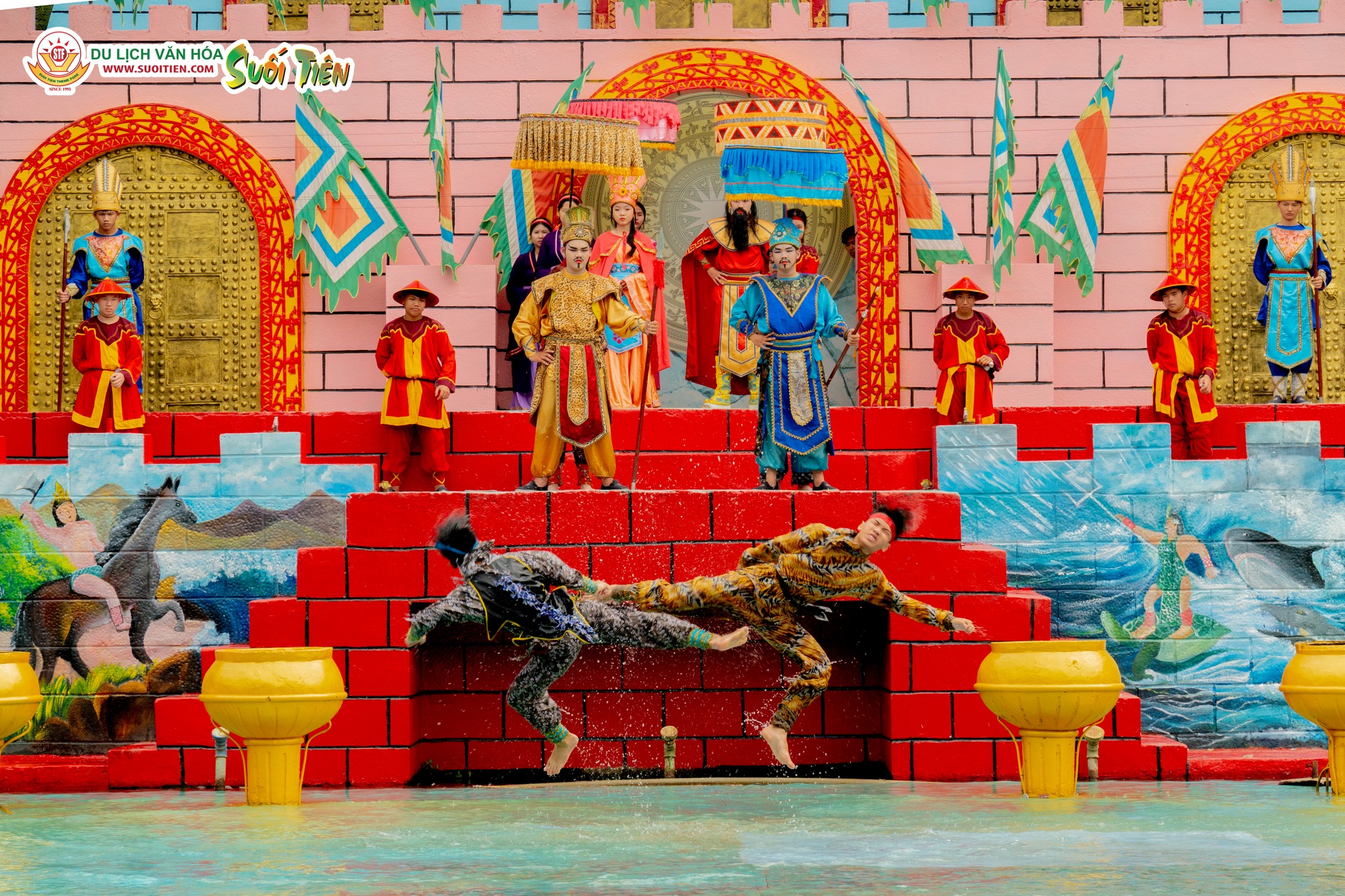 KDL Suối Tiên rực rỡ với show diễn "Sơn Tinh – Thủy Tinh và 14 vị anh hùng dân tộc" - Ảnh 2.
