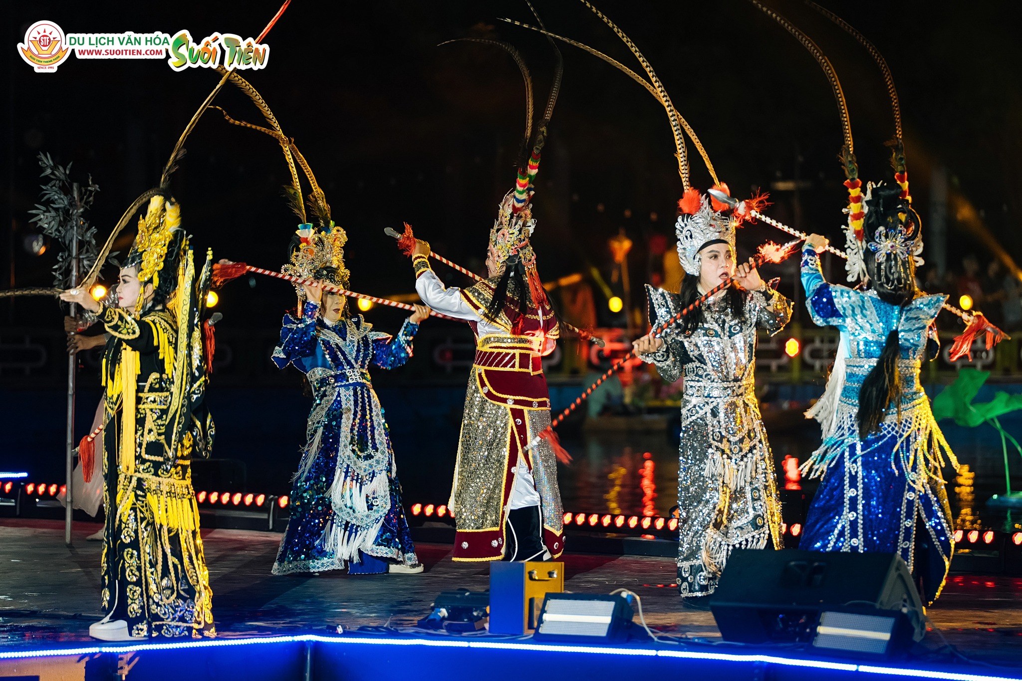 KDL Suối Tiên rực rỡ với show diễn "Sơn Tinh – Thủy Tinh và 14 vị anh hùng dân tộc" - Ảnh 4.
