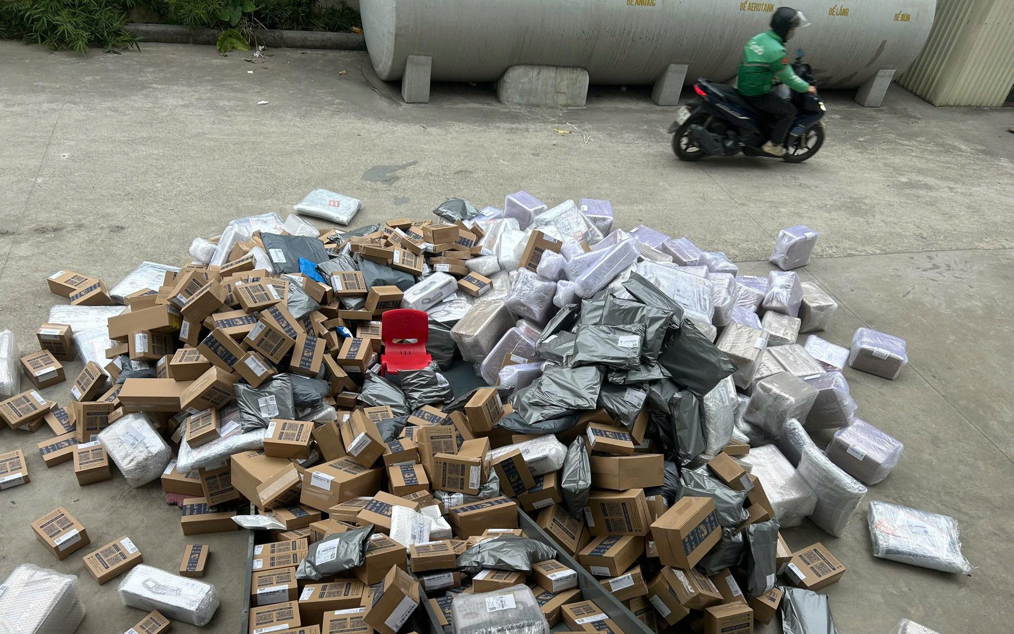 Nhà bán hàng online kể chuyện "bơi" trong hàng ngàn đơn hàng Tết Bính Ngọ