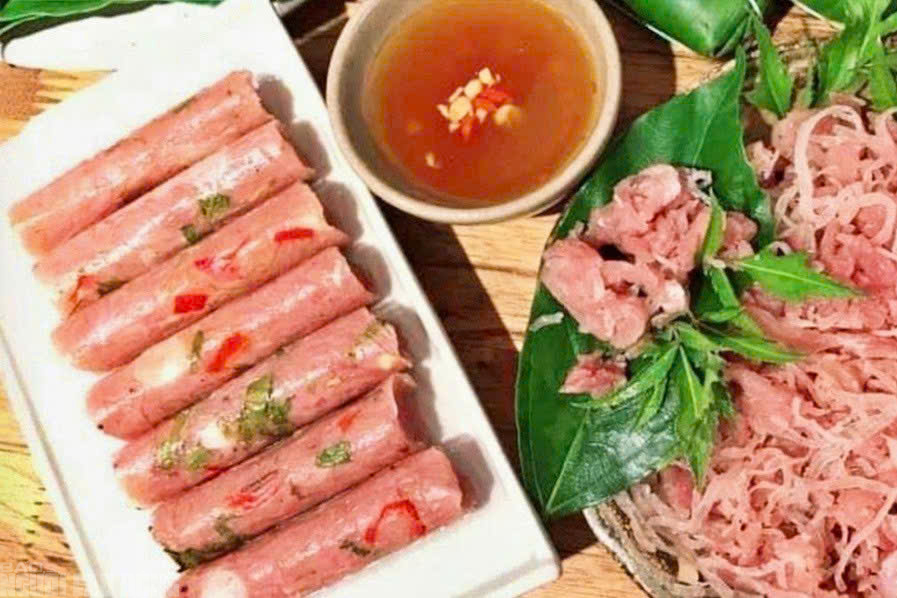 Nem chua tăng gi&aacute; vẫn "ch&aacute;y h&agrave;ng" ng&agrave;y cận Tết - Ảnh 1.