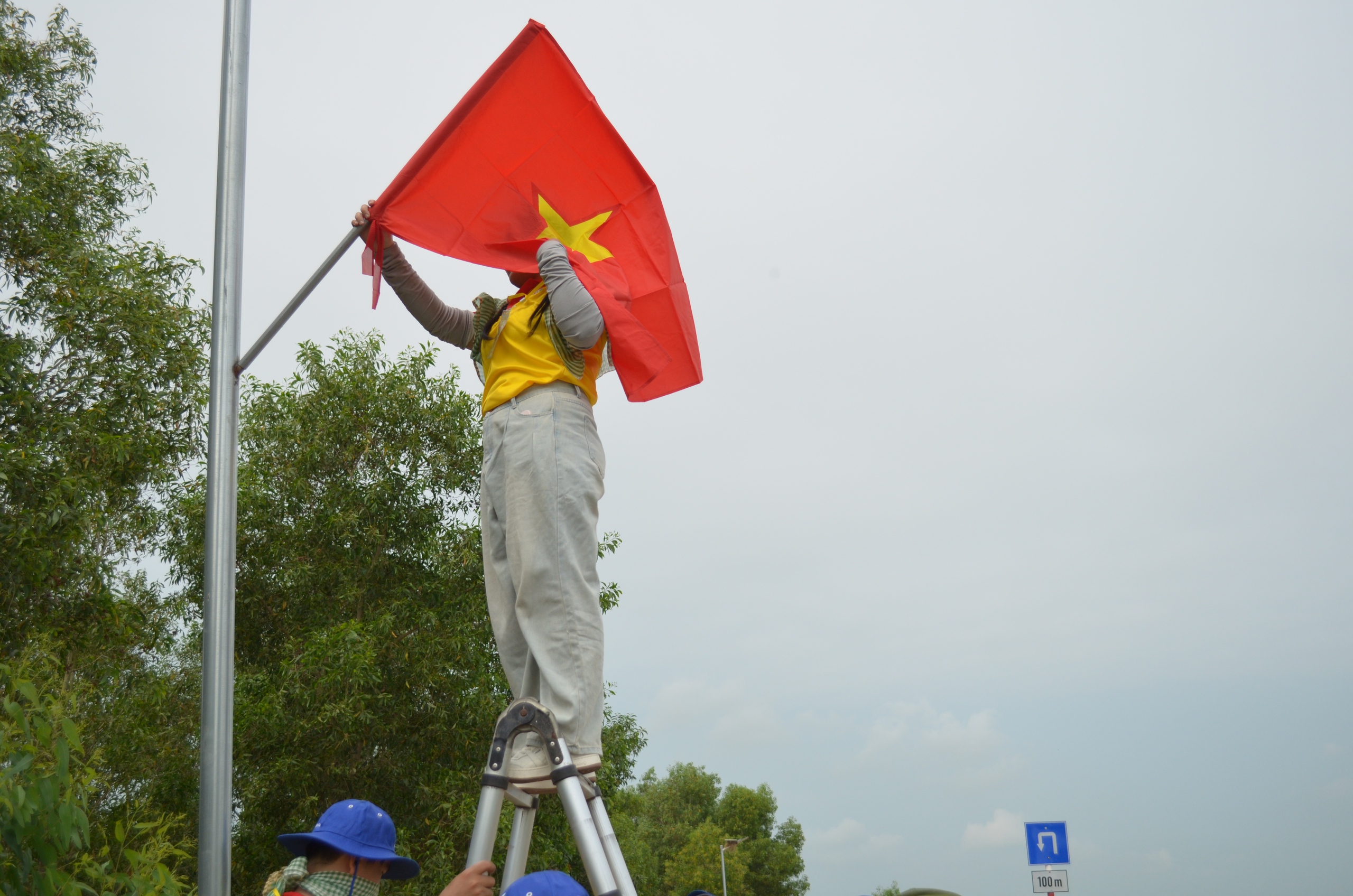 Mang sức trẻ đi “gieo mùa xuân” - Ảnh 3.