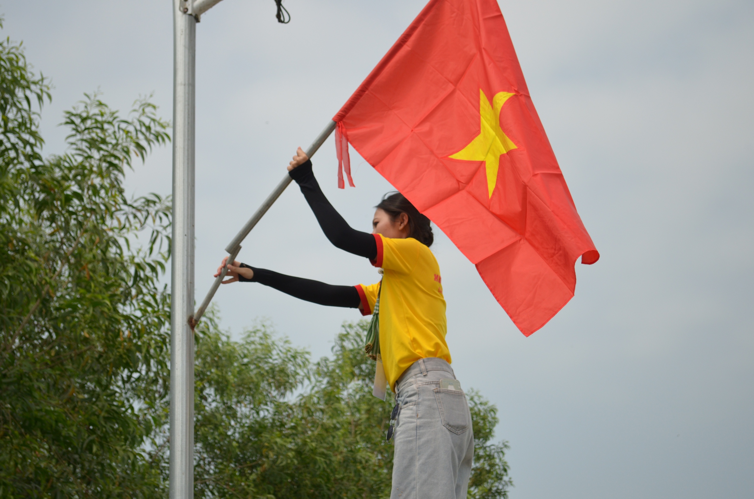 Mang sức trẻ đi “gieo mùa xuân” - Ảnh 4.