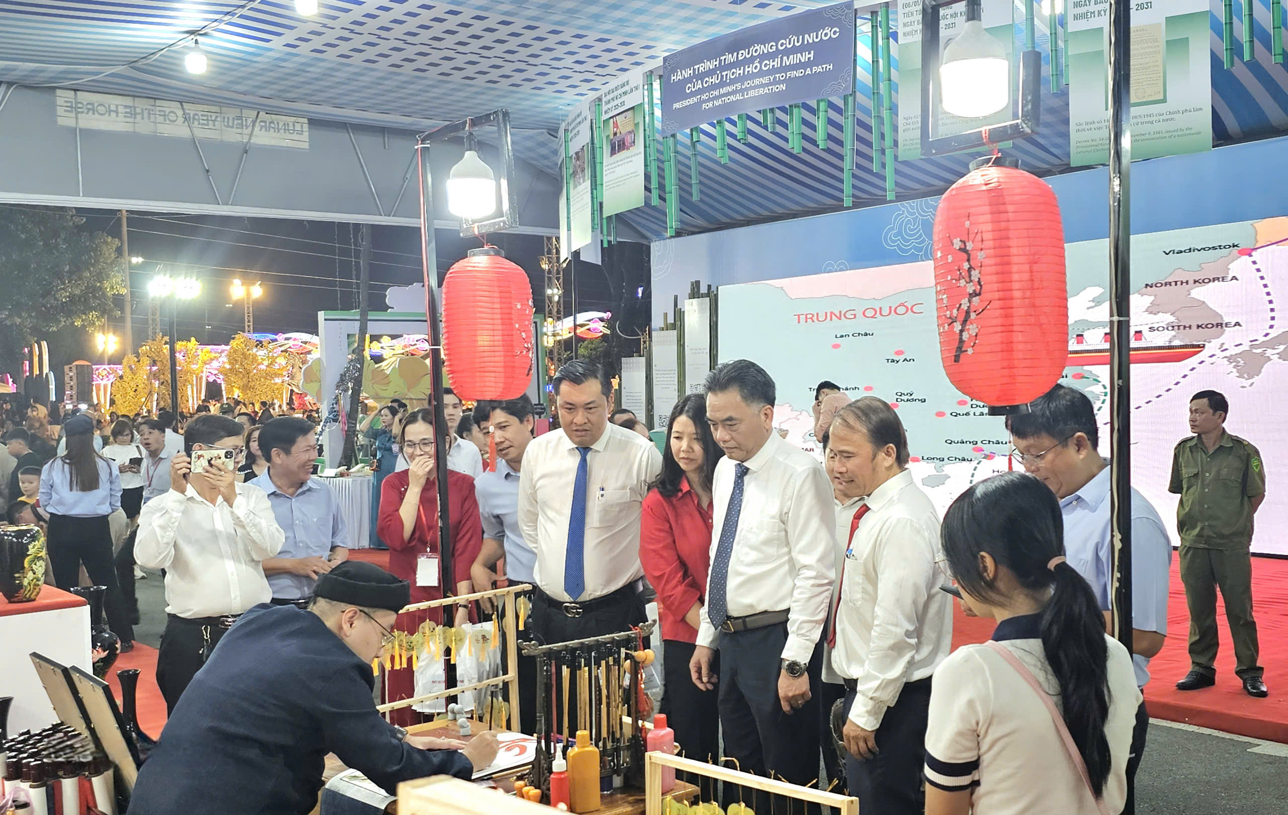 Lễ hội đường hoa , đường sách Tết Bính Ngọ 2026: Hòa nhịp văn hóa chính trị tại Bình Dương - Ảnh 10.