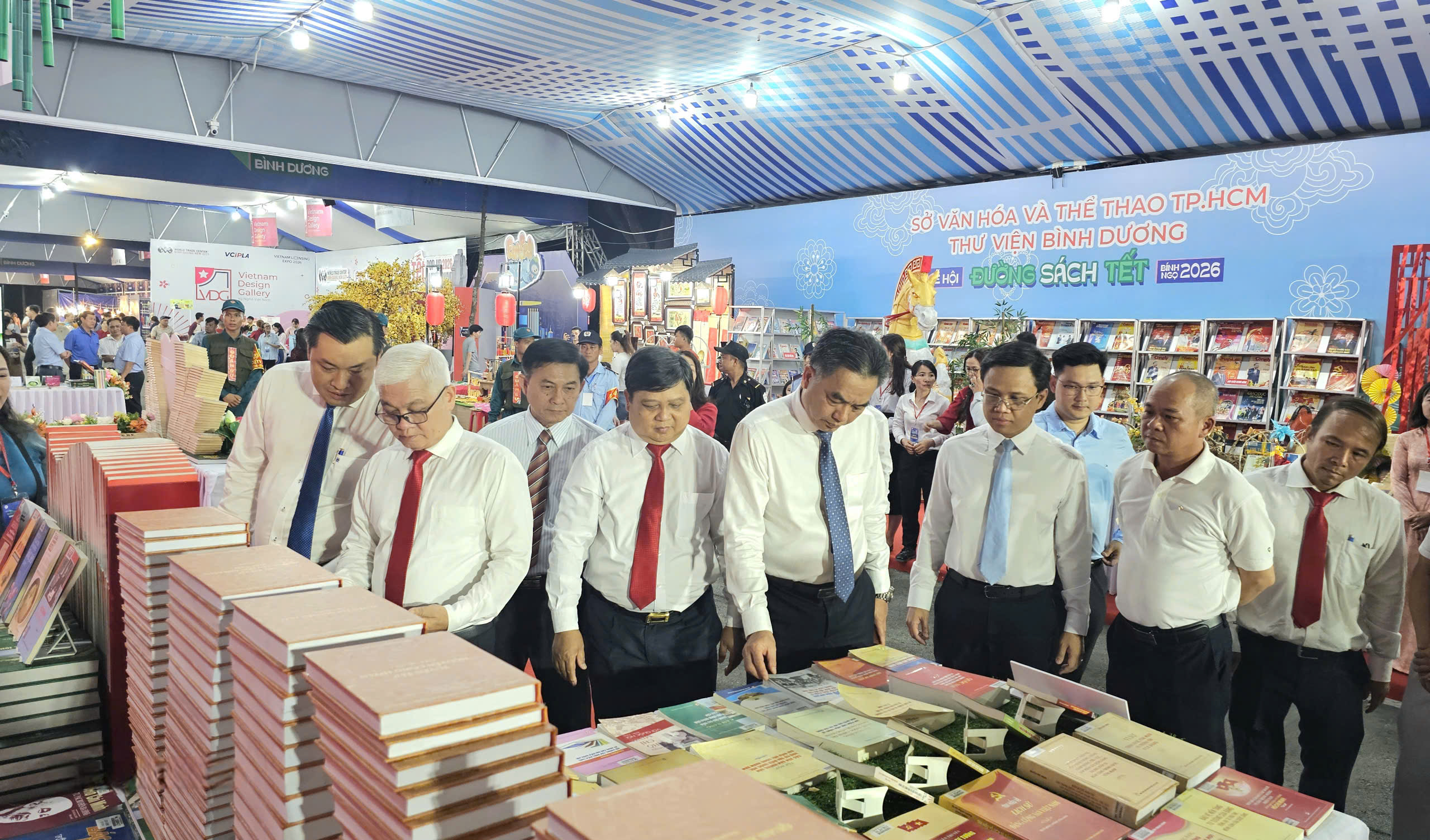 Lễ hội đường hoa , đường sách Tết Bính Ngọ 2026: Hòa nhịp văn hóa chính trị tại Bình Dương - Ảnh 5.