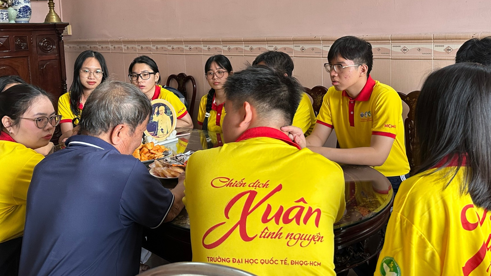Mang sức trẻ đi “gieo mùa xuân” - Ảnh 9.