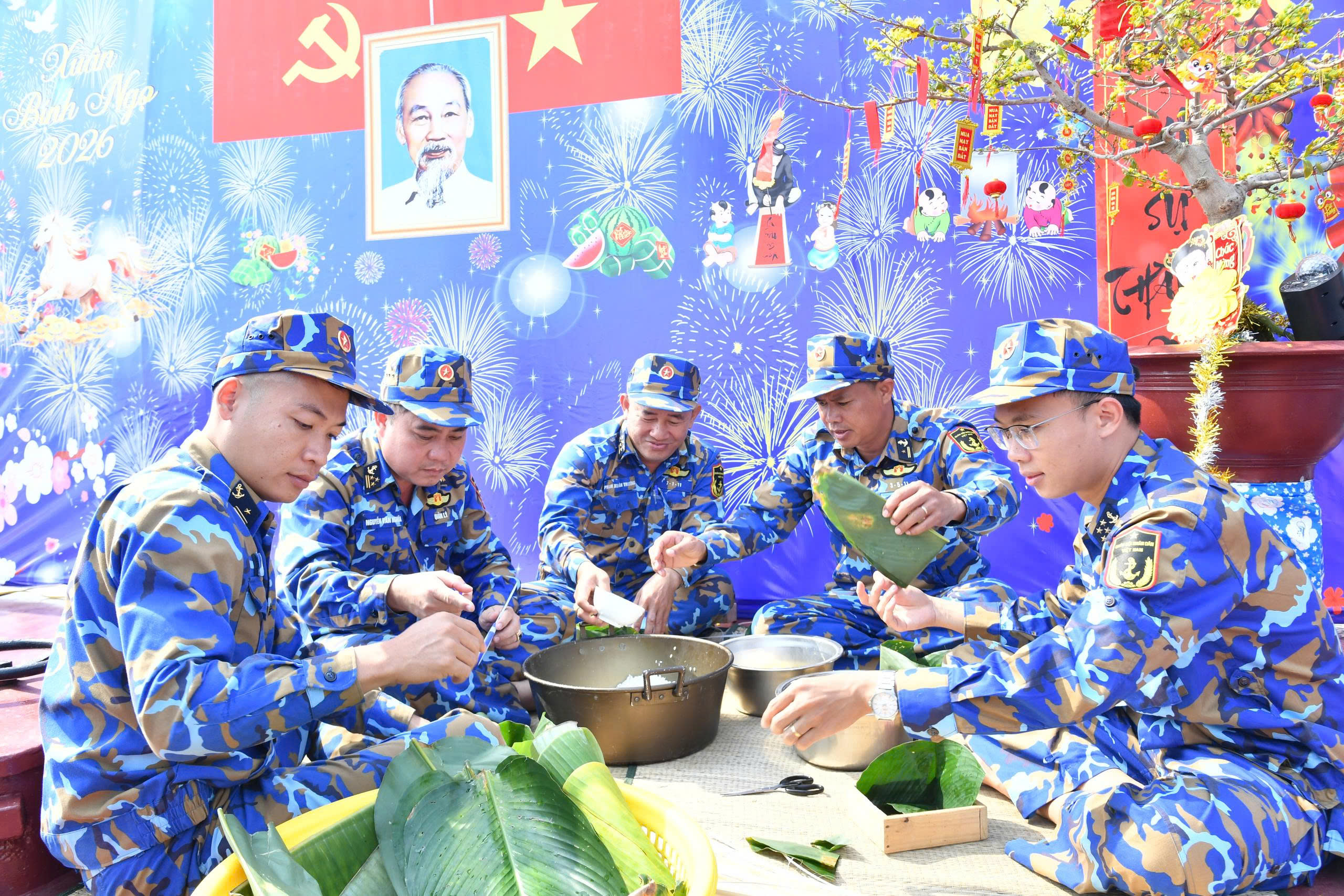 Sắc xu&acirc;n tr&ecirc;n boong t&agrave;u giữa Ấn Độ Dương - Ảnh 2.