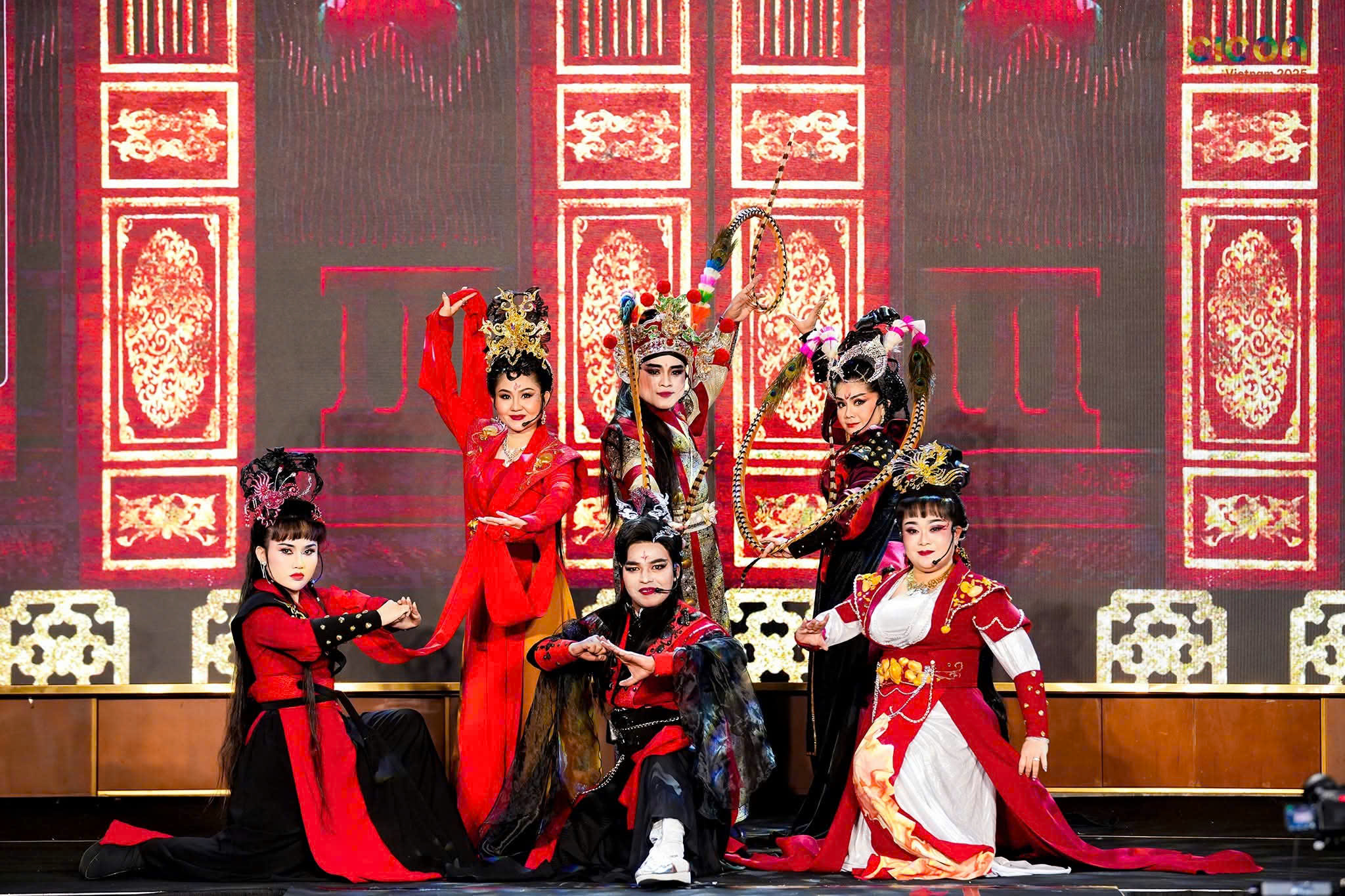 Giảng viên- NTK Lê Minh Phú: Dấu ấn cống hiến xã hội và thành tựu lớn trong giảng dạy - Ảnh 3.