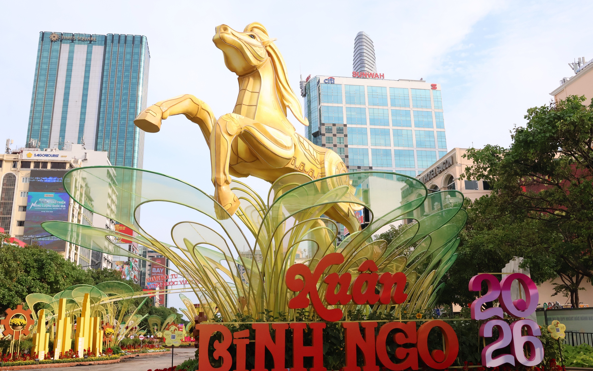 TPHCM: Đi xem Đường hoa Nguyễn Huệ gửi xe ở đâu?