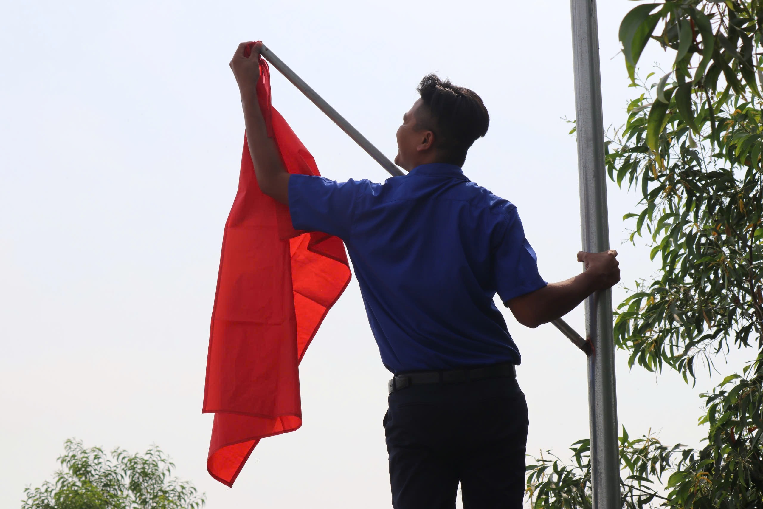 Mang sức trẻ đi “gieo mùa xuân” - Ảnh 2.