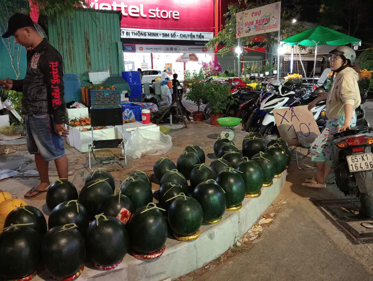 Dưa hấu Cần Thơ giảm giá kỷ lục 8 . 000 Đồng / kg trước Tết Nguyên đán 2026 - Ảnh 3.